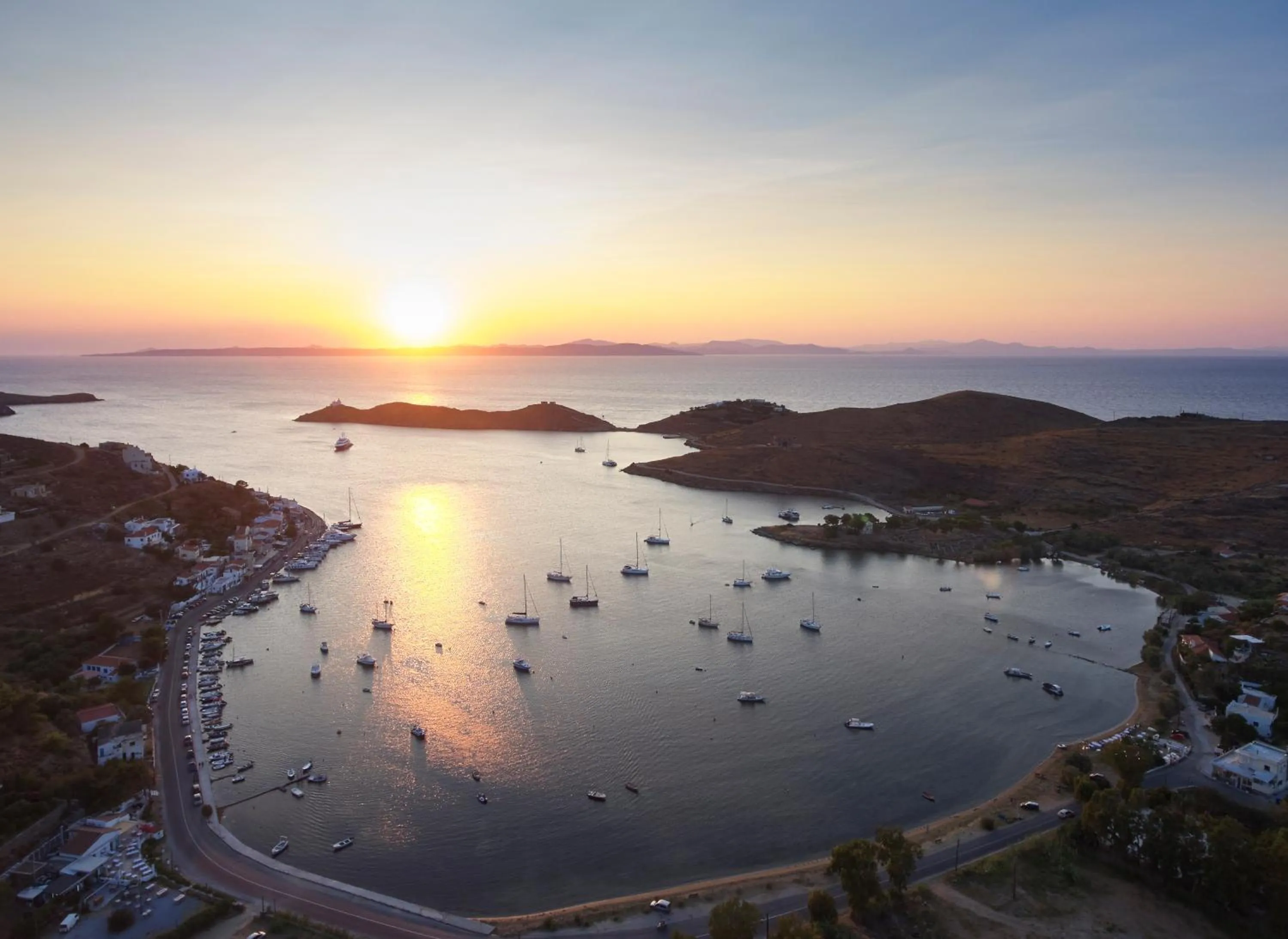 Restaurant/places to eat in Aigis Suites Kea