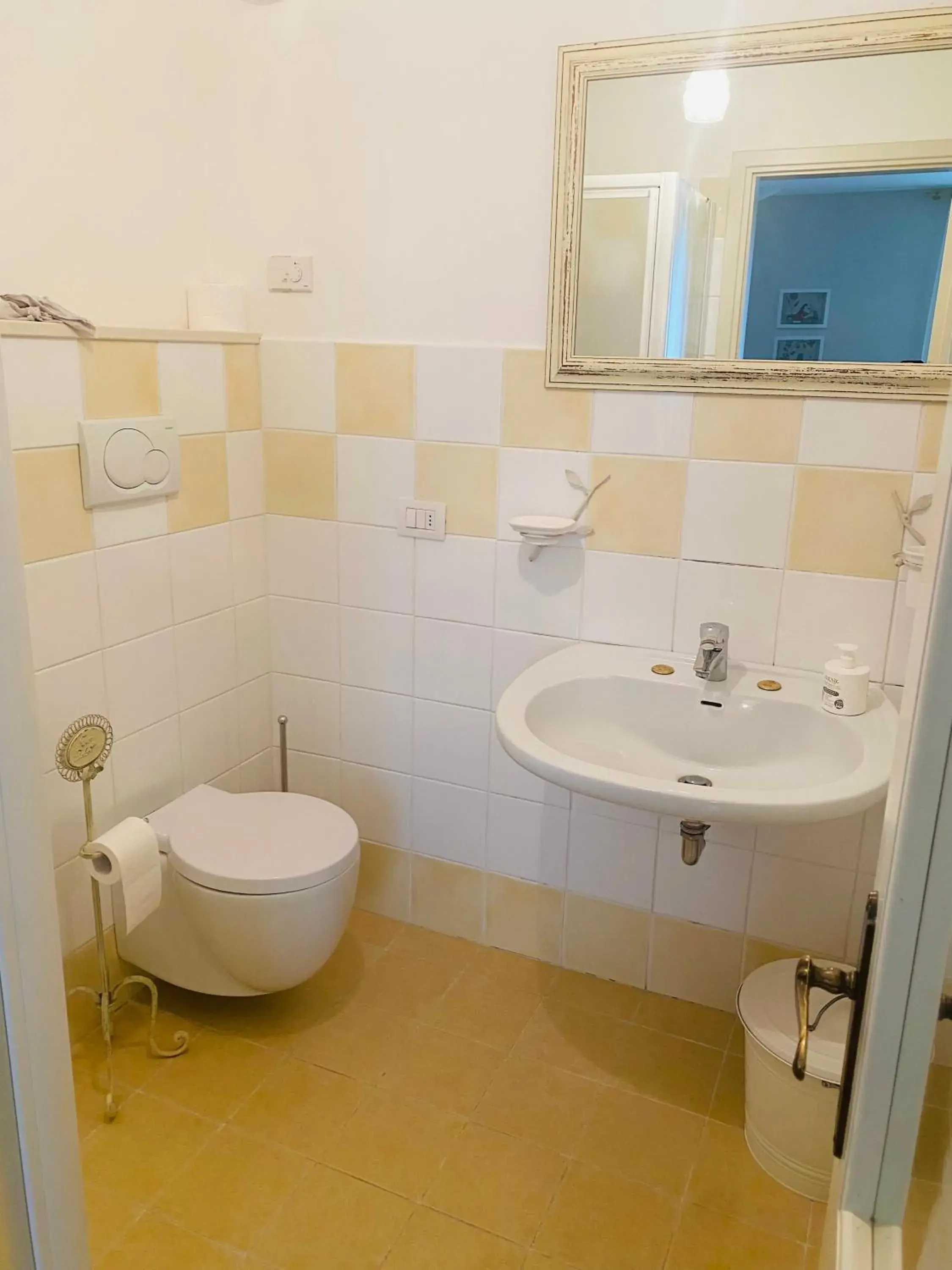 Double Room with Private Bathroom - single occupancy in La Fabbrica Delle Idee Double Room with Private Bathroom - single occupancy in La Fabbrica Delle Idee