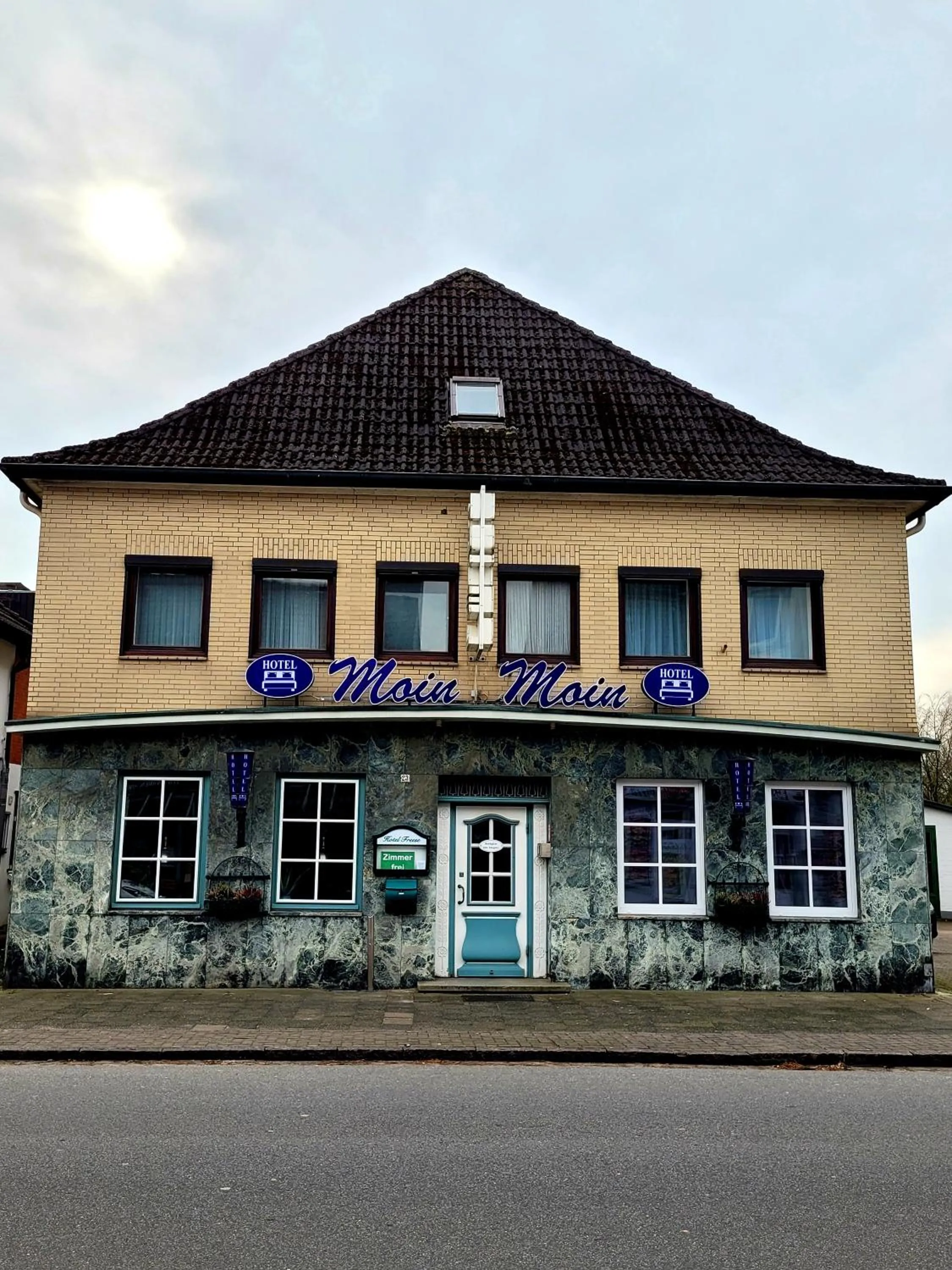 Property building in Hotel MoinMoin