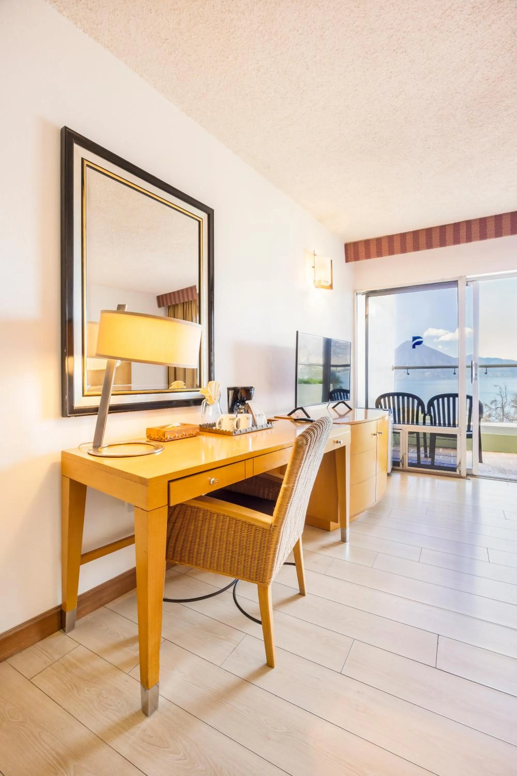 Coffee/tea facilities in Porta Hotel del Lago