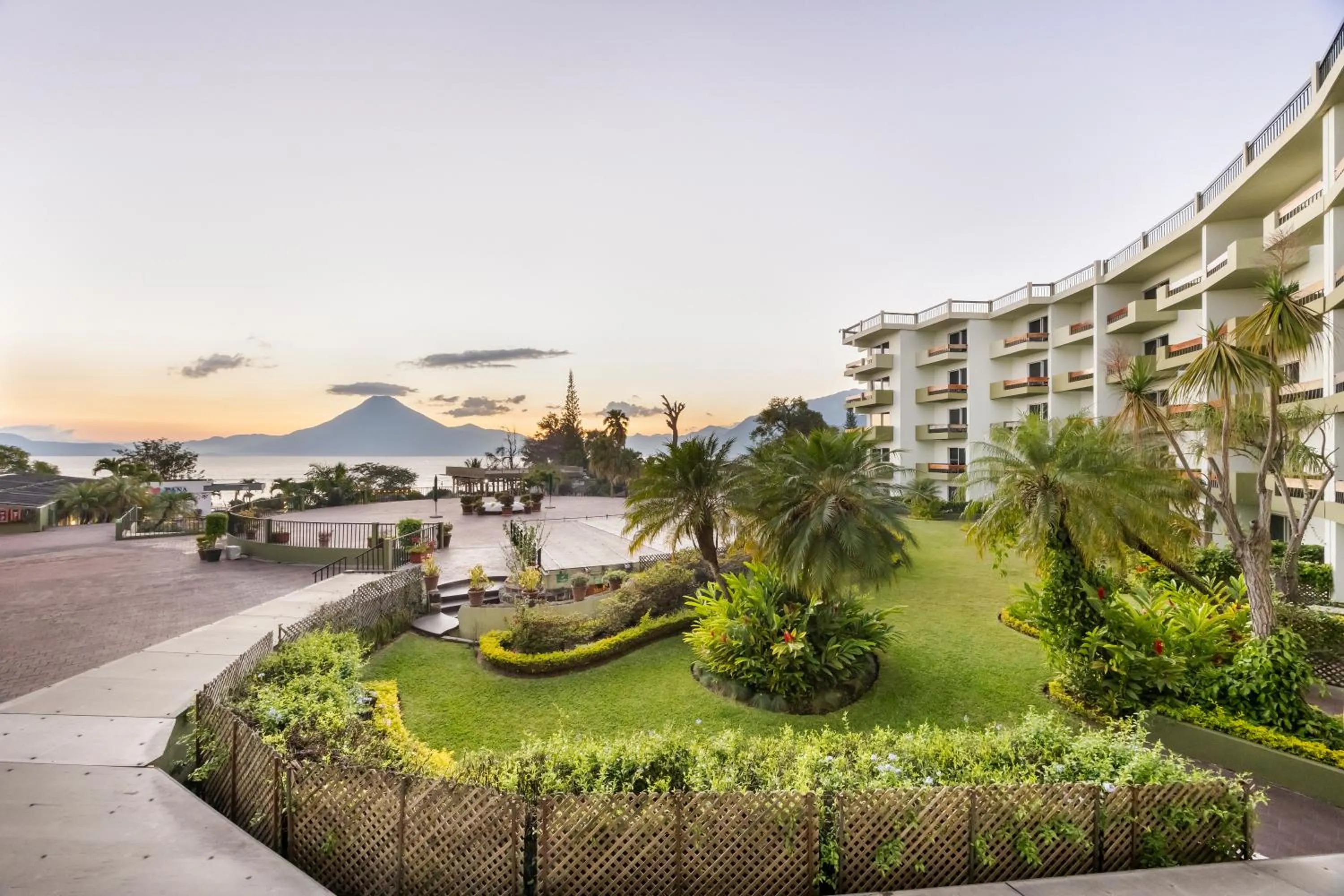 Garden view in Porta Hotel del Lago