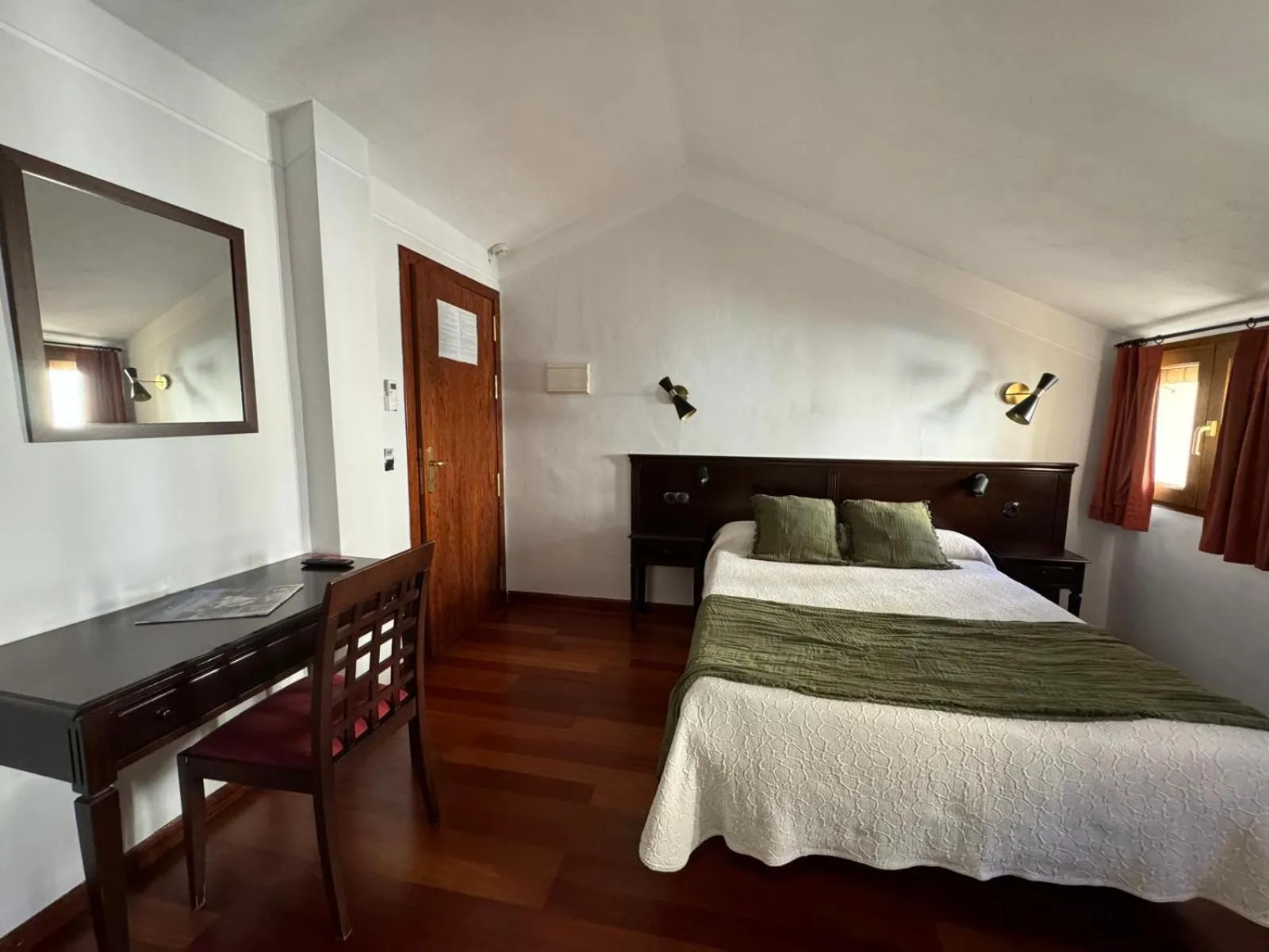 Bedroom, Bed in Hospedium Hotel La Fuente