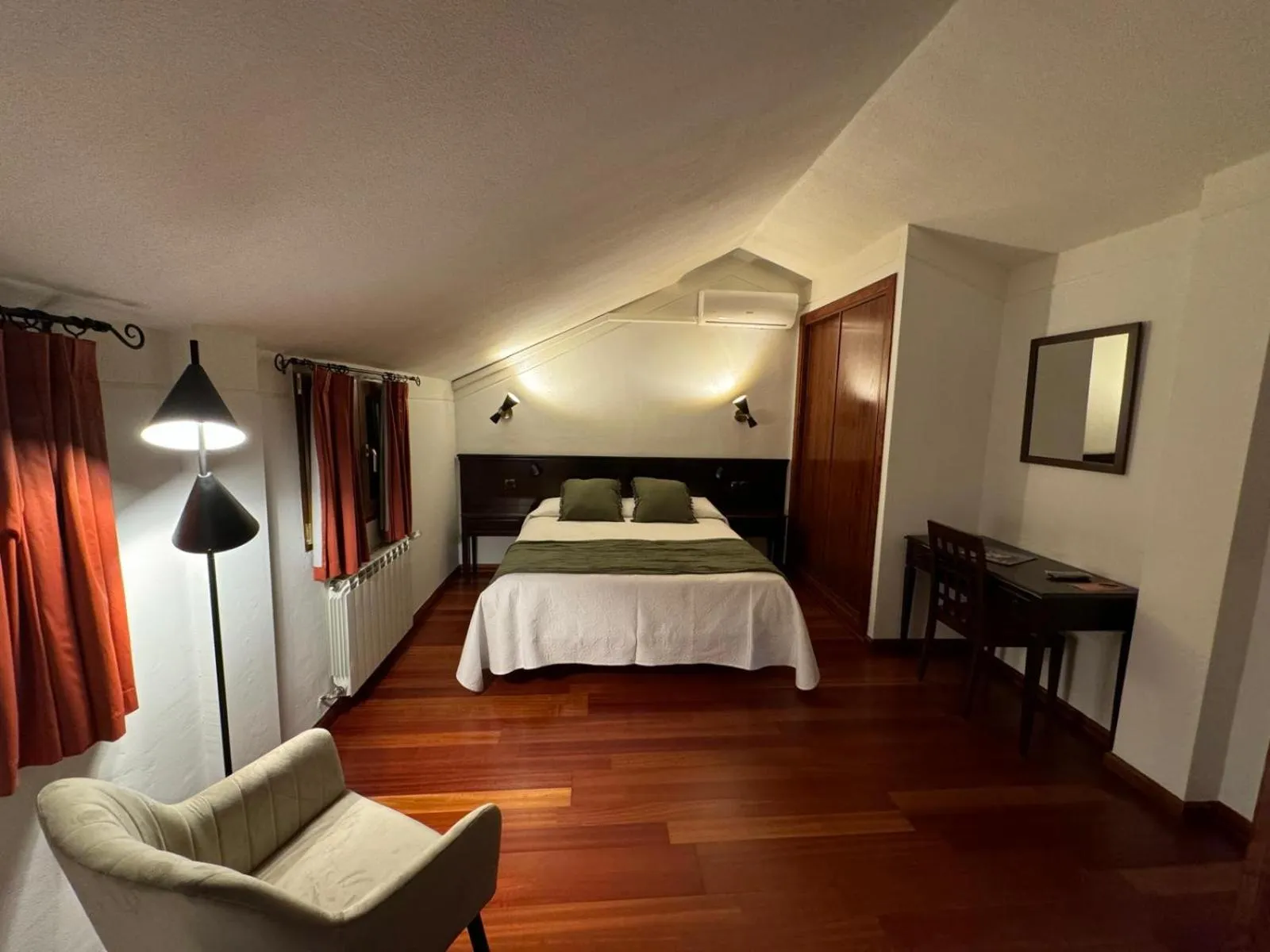 Bedroom, Bed in Hospedium Hotel La Fuente