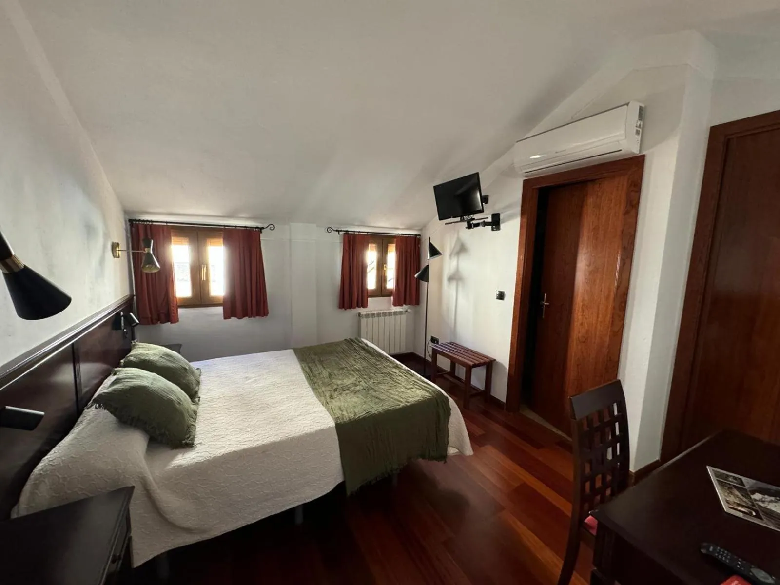 Bedroom, Bed in Hospedium Hotel La Fuente