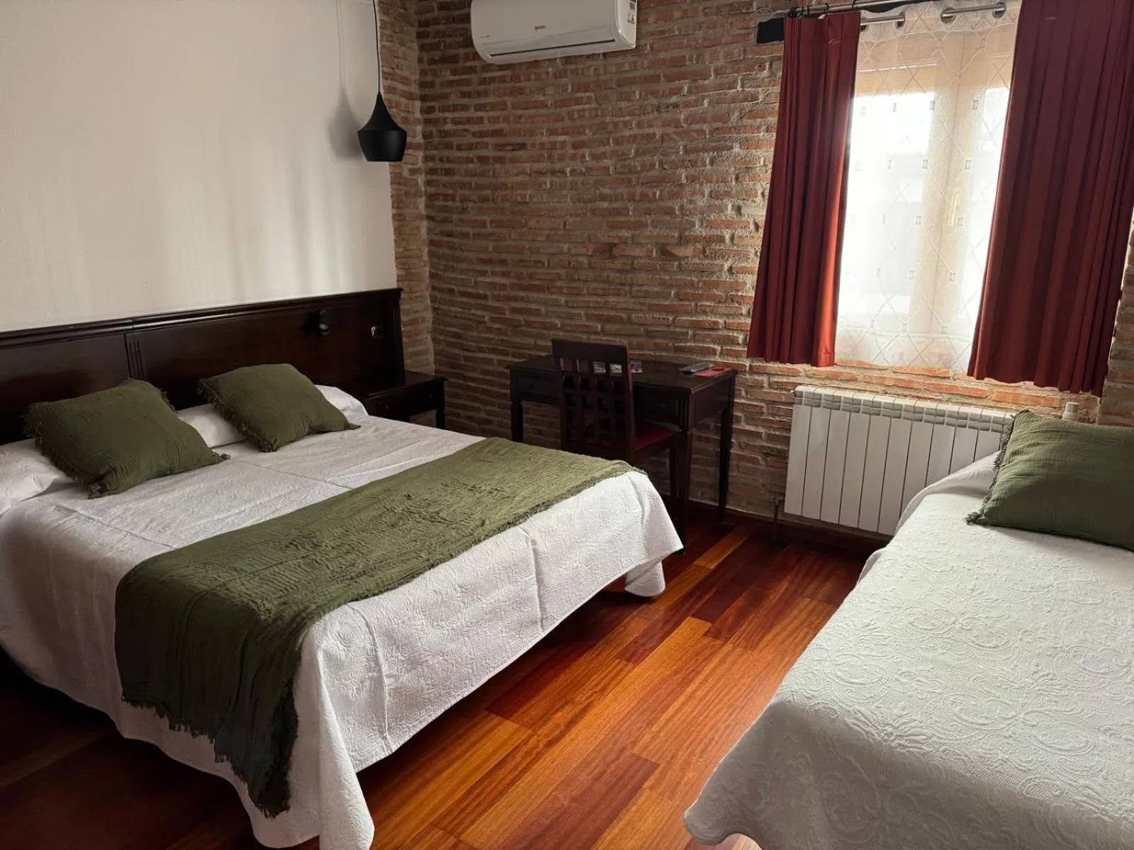 Bedroom, Bed in Hospedium Hotel La Fuente