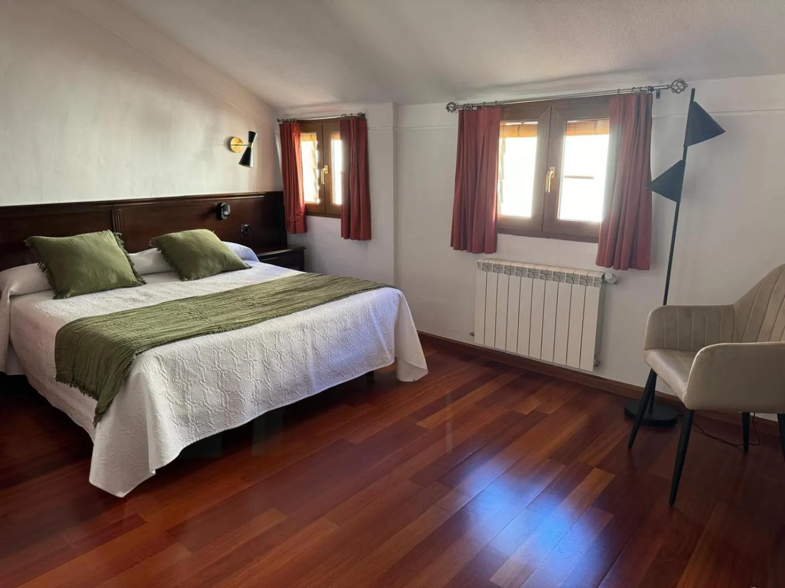 Bedroom, Bed in Hospedium Hotel La Fuente