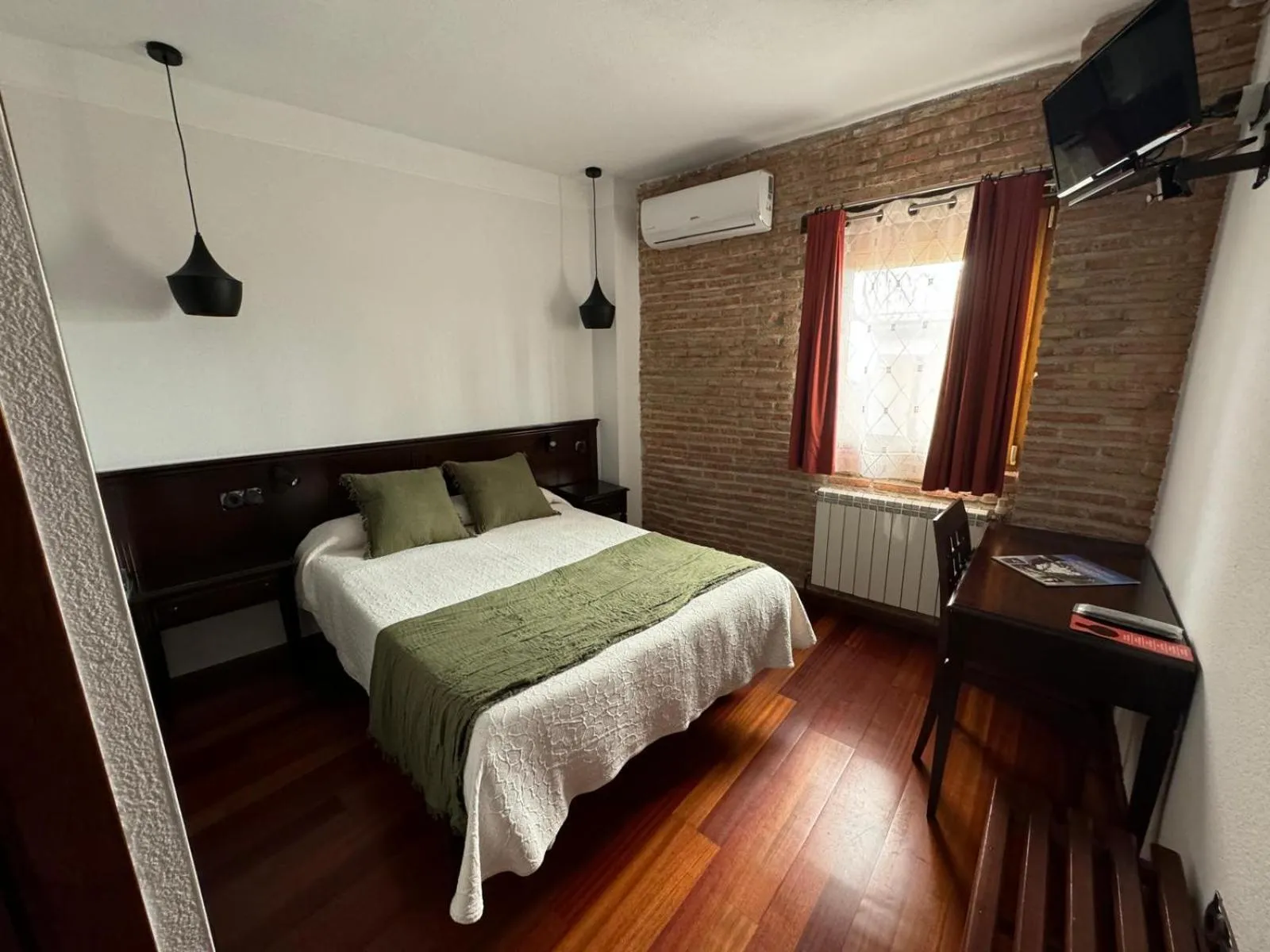 Bedroom, Bed in Hospedium Hotel La Fuente