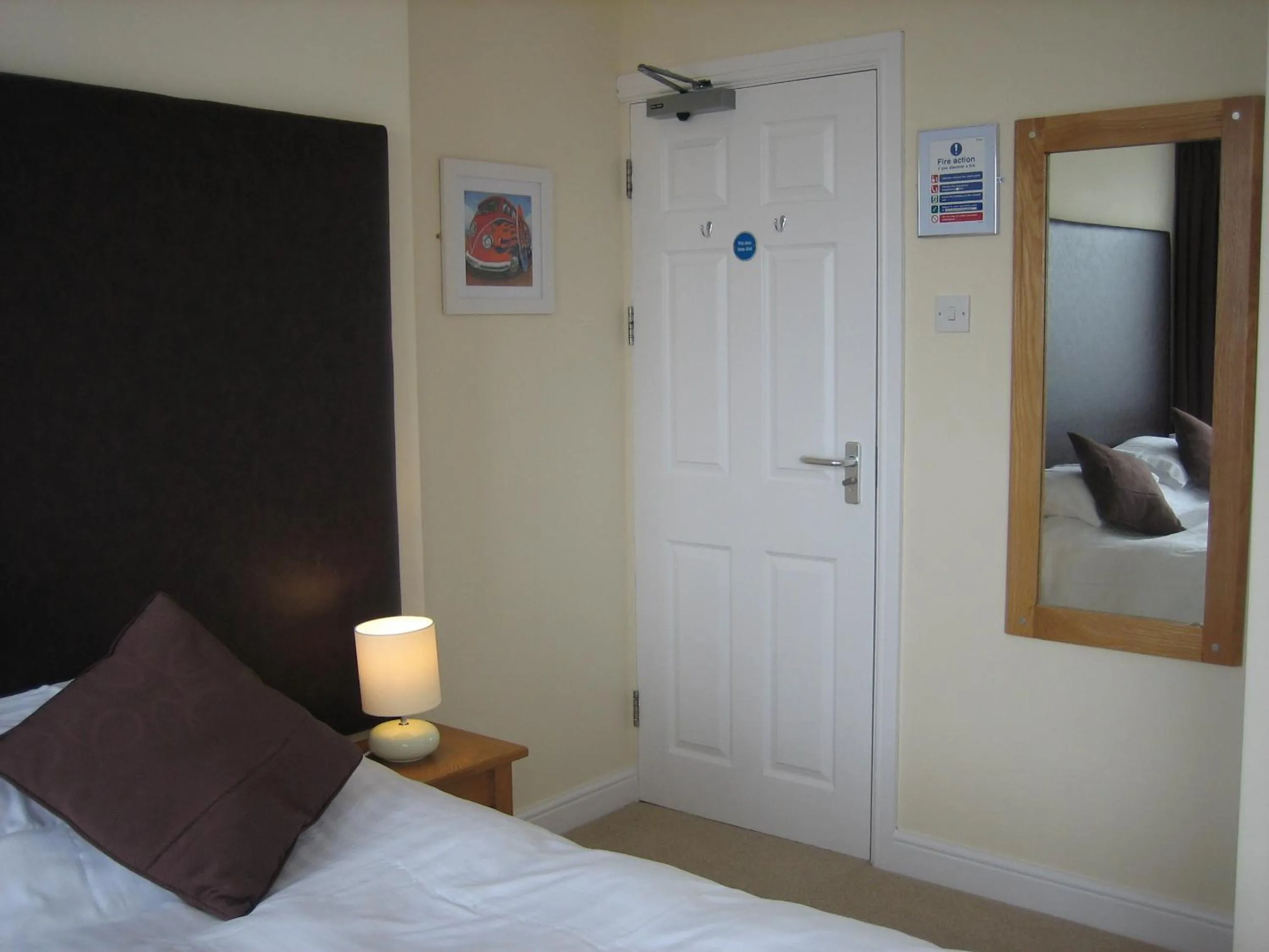 Photo of the whole room, Bed in Geckos Rest