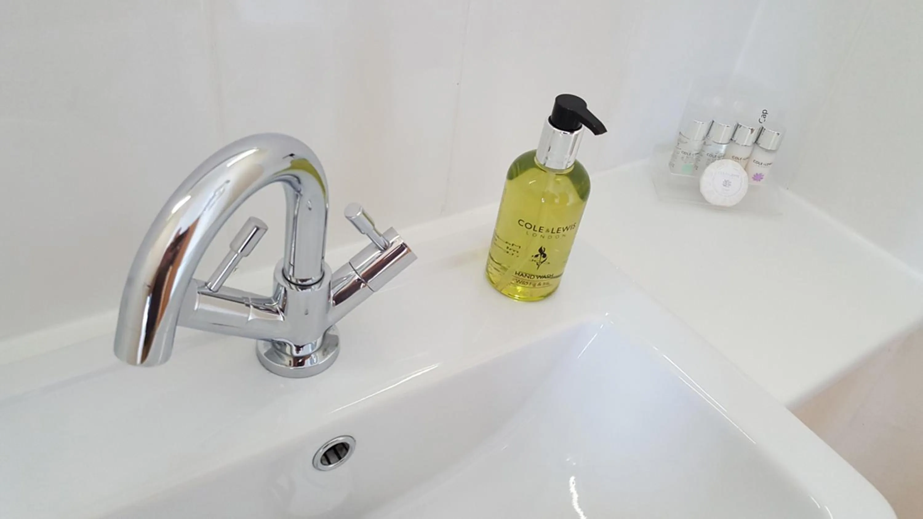 Bathroom in Geckos Rest