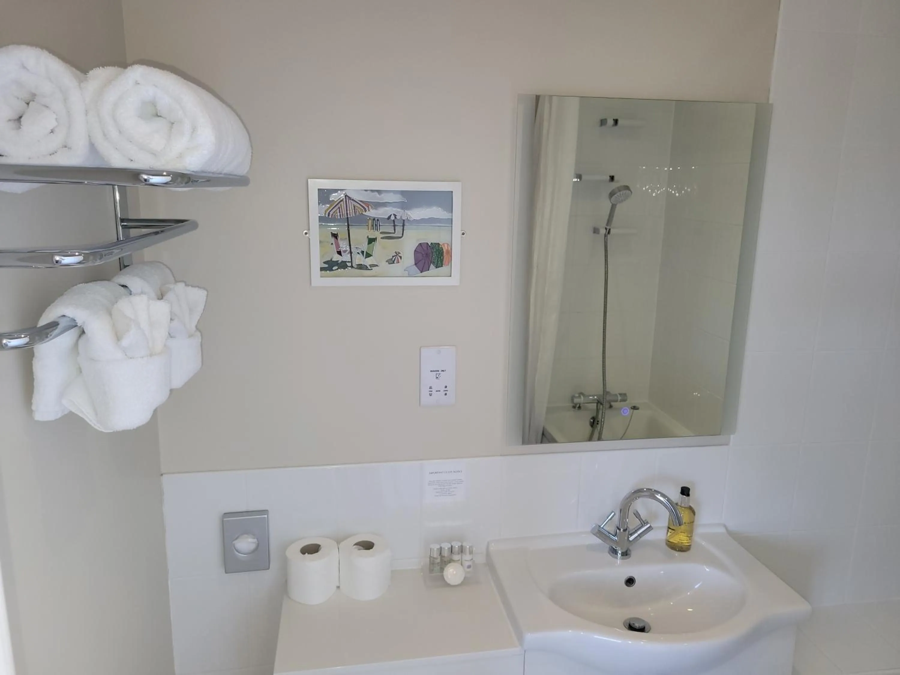 Shower in Geckos Rest