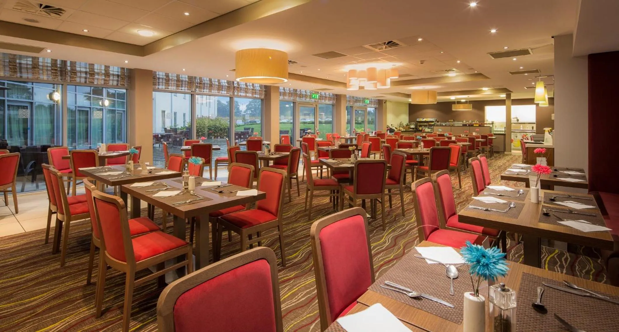 Restaurant/places to eat in Hilton Garden Inn Luton North