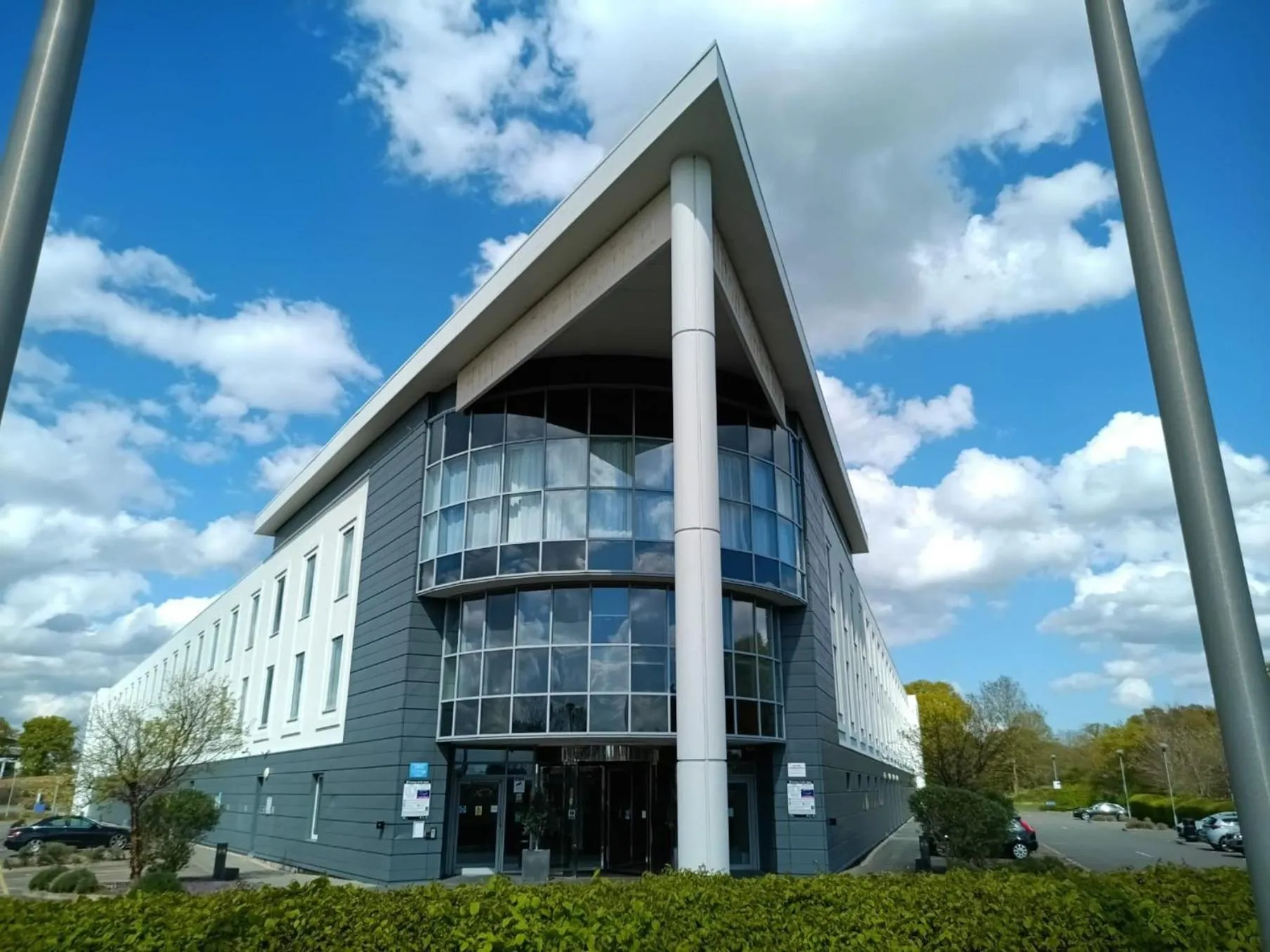 Property building in London Luton Vale Hotel