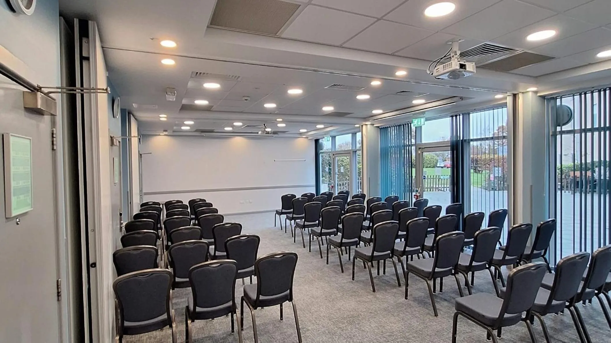 Meeting/conference room in London Luton Vale Hotel