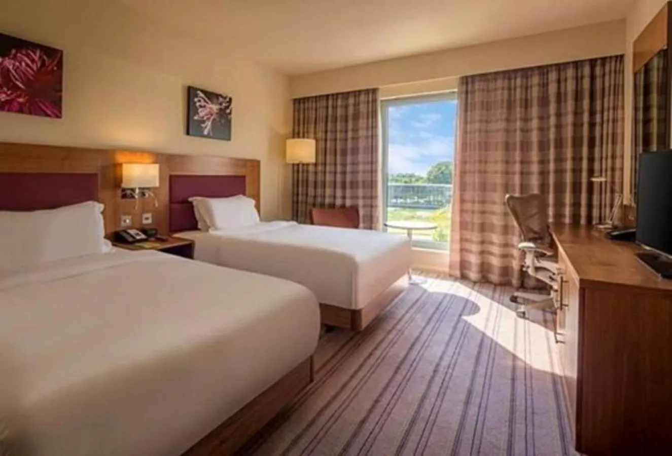 Bedroom, Bed in London Luton Vale Hotel