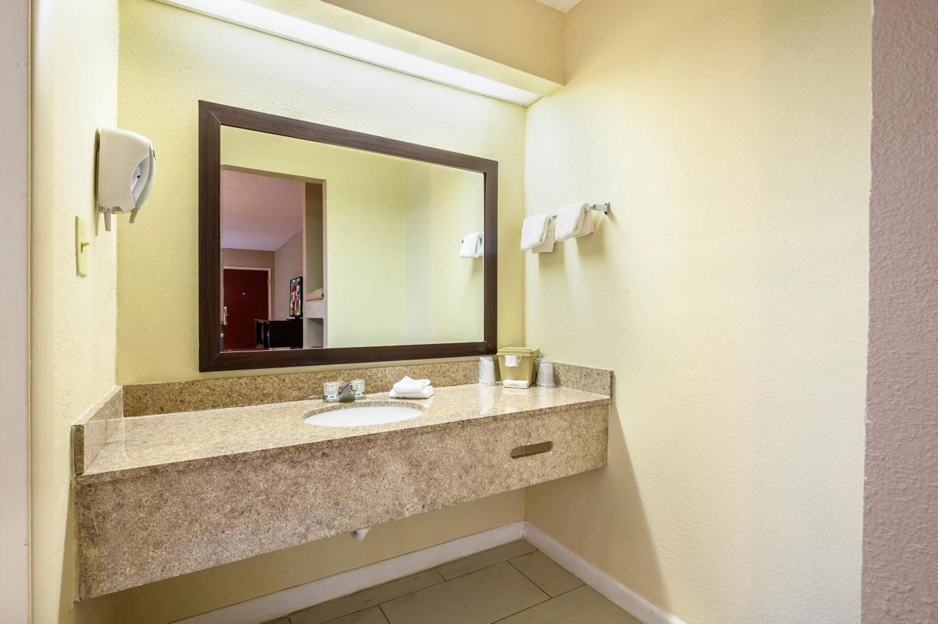 Bathroom in Red Roof Inn Sylacauga