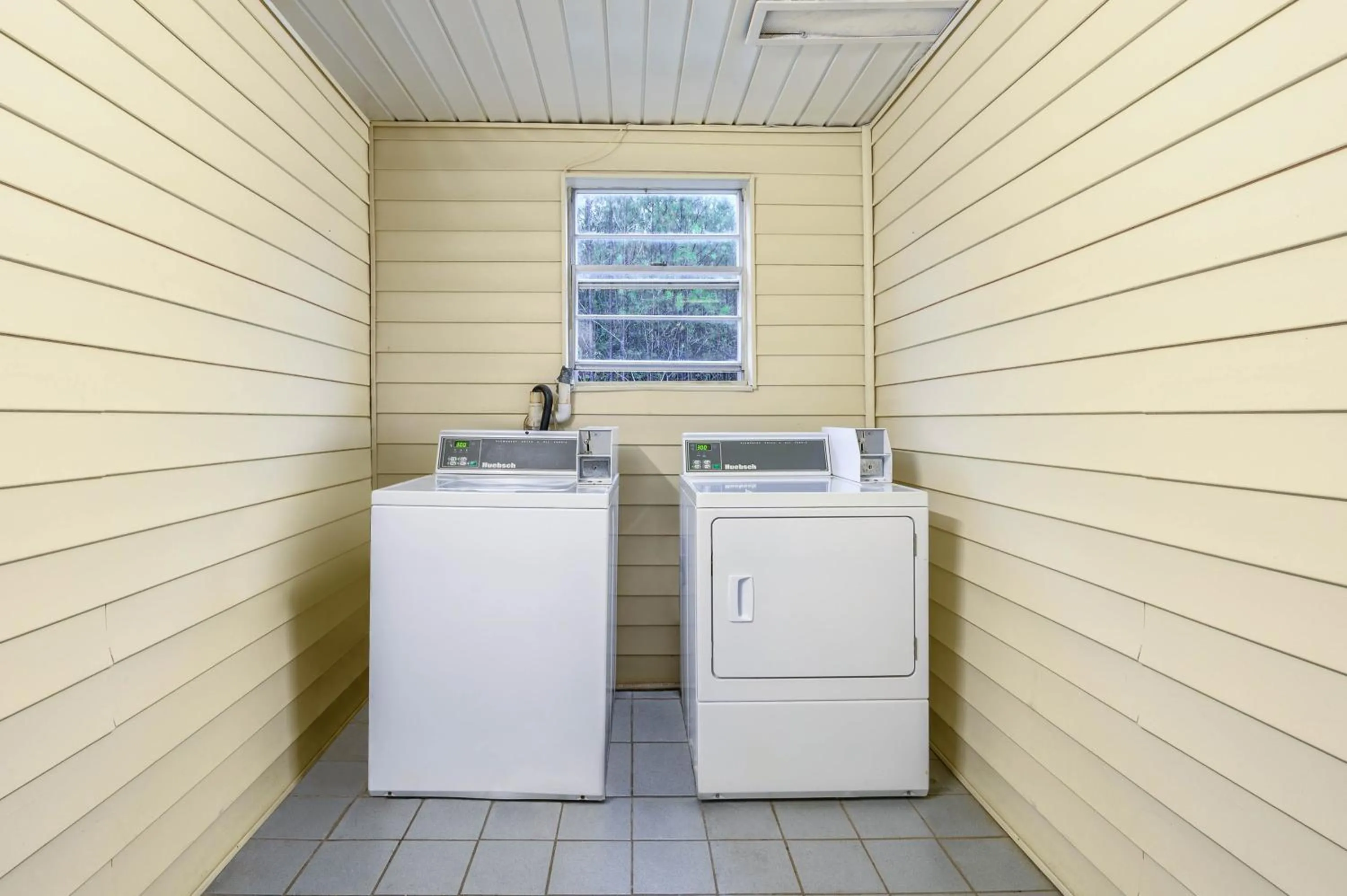 laundry in Red Roof Inn Sylacauga