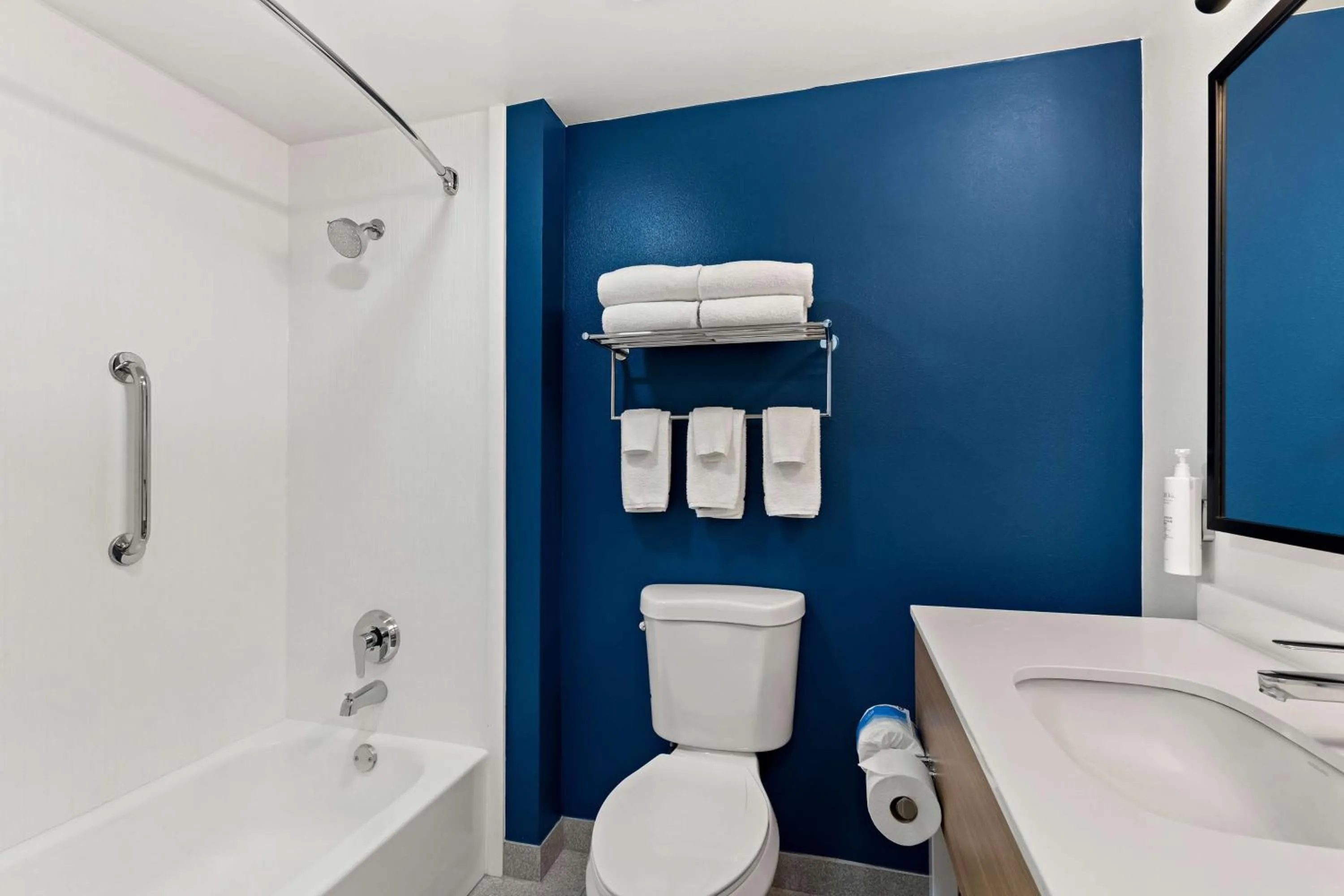 Bathroom in Inn at Chocolate Avenue - Sure Stay Collection by Best Western