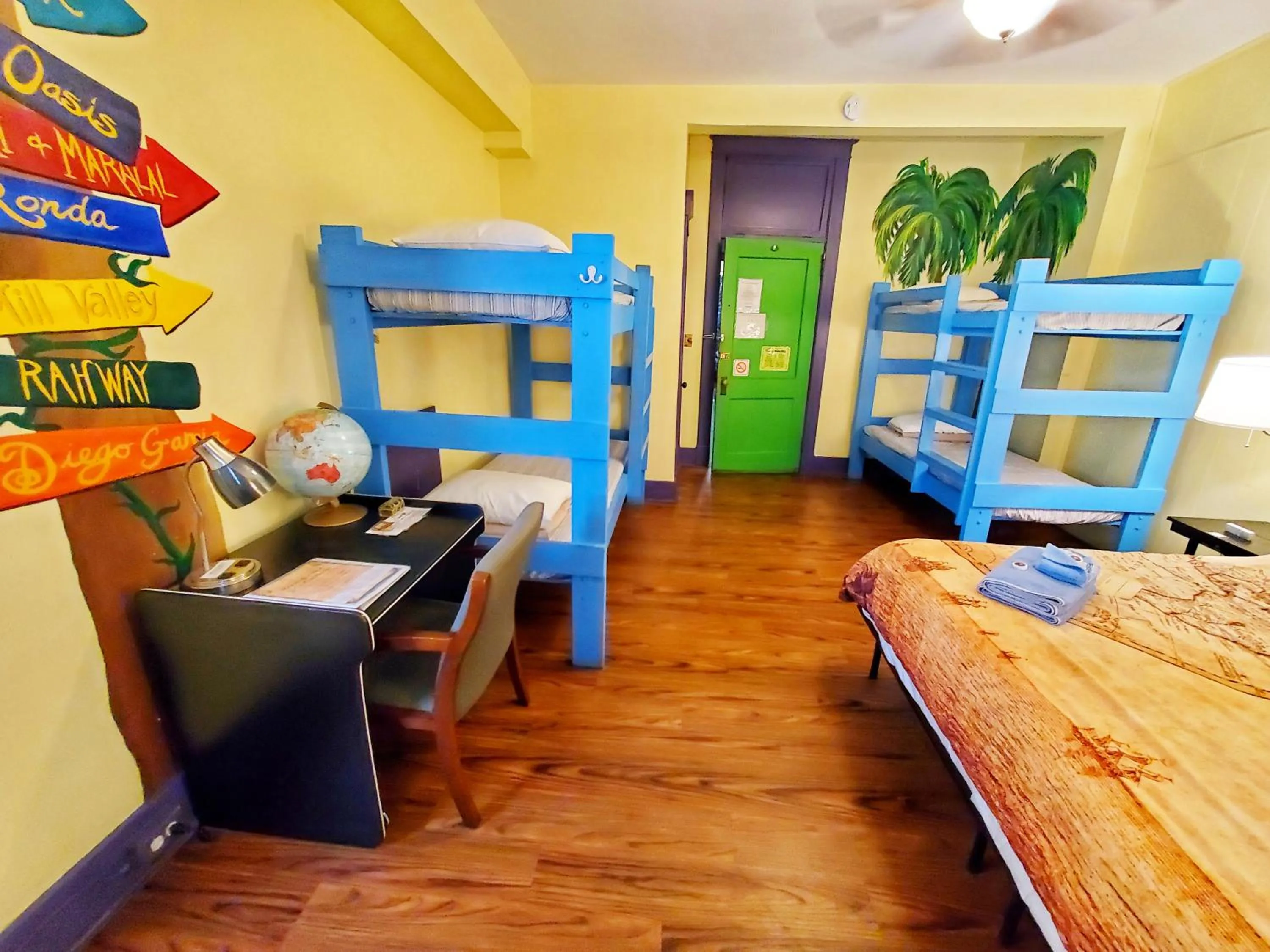 Photo of the whole room, Bed in The Pirate Haus Inn