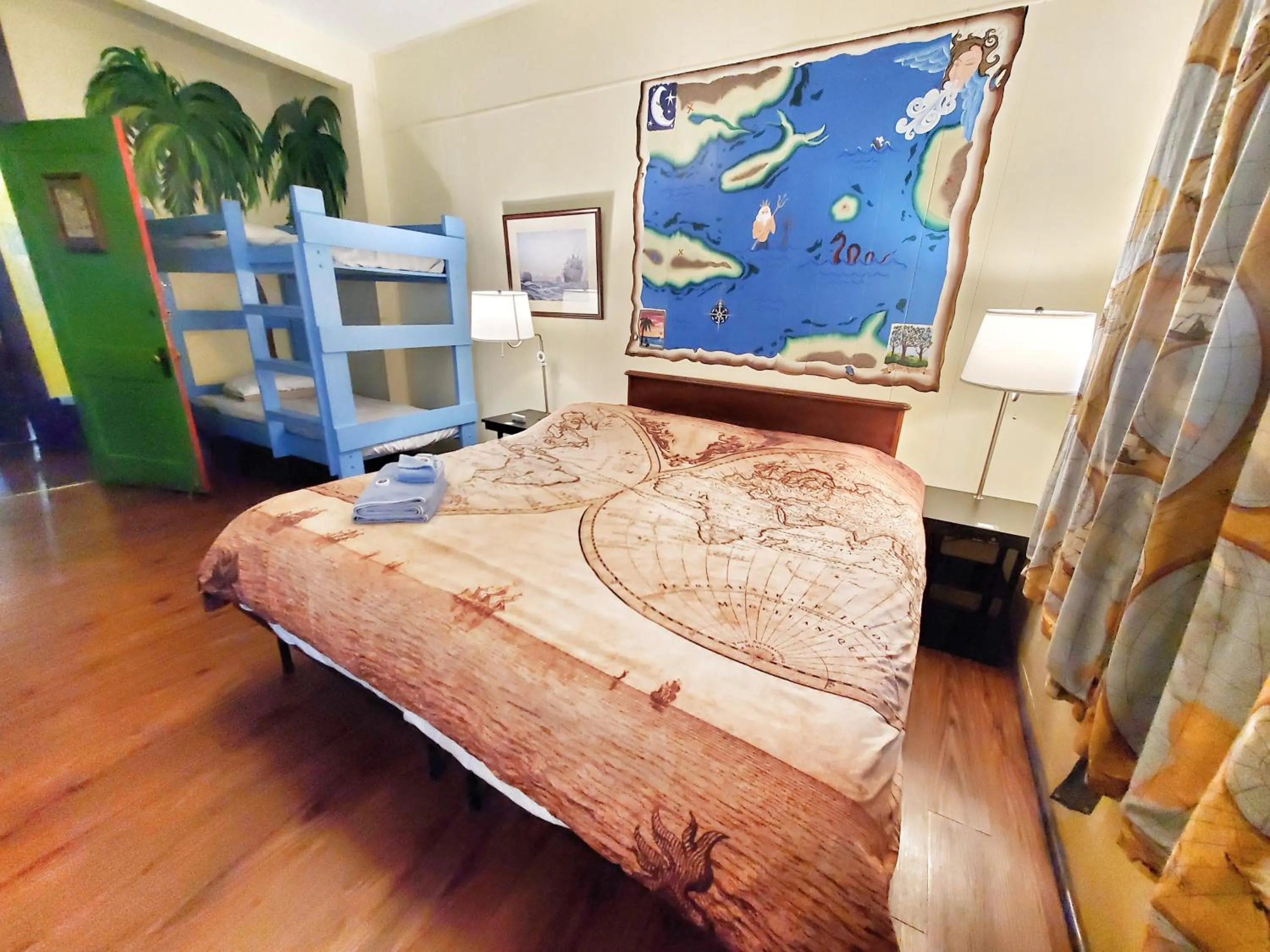 Photo of the whole room, Bed in The Pirate Haus Inn