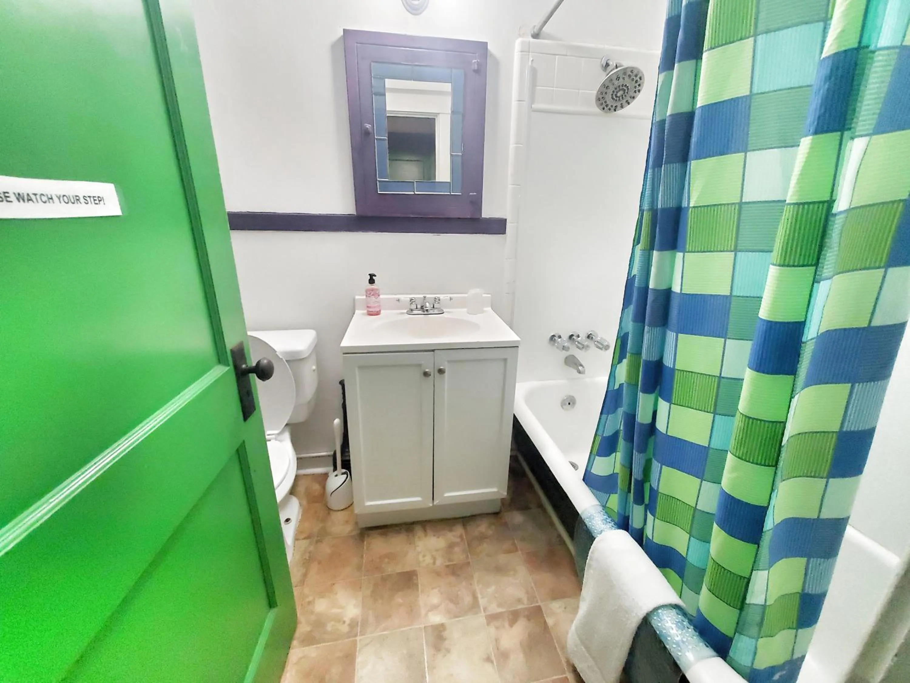 Bathroom in The Pirate Haus Inn