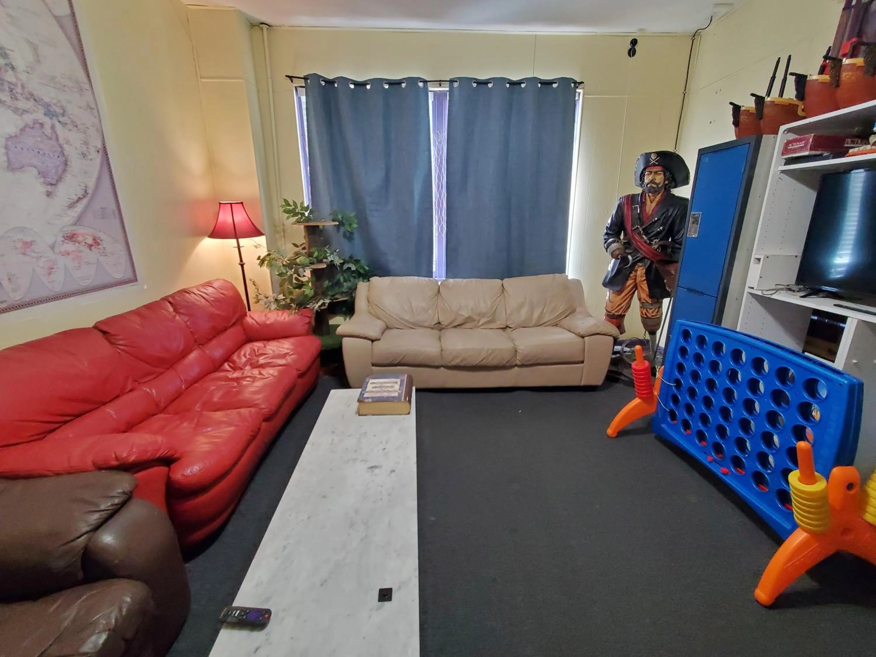 Communal lounge/ TV room in The Pirate Haus Inn