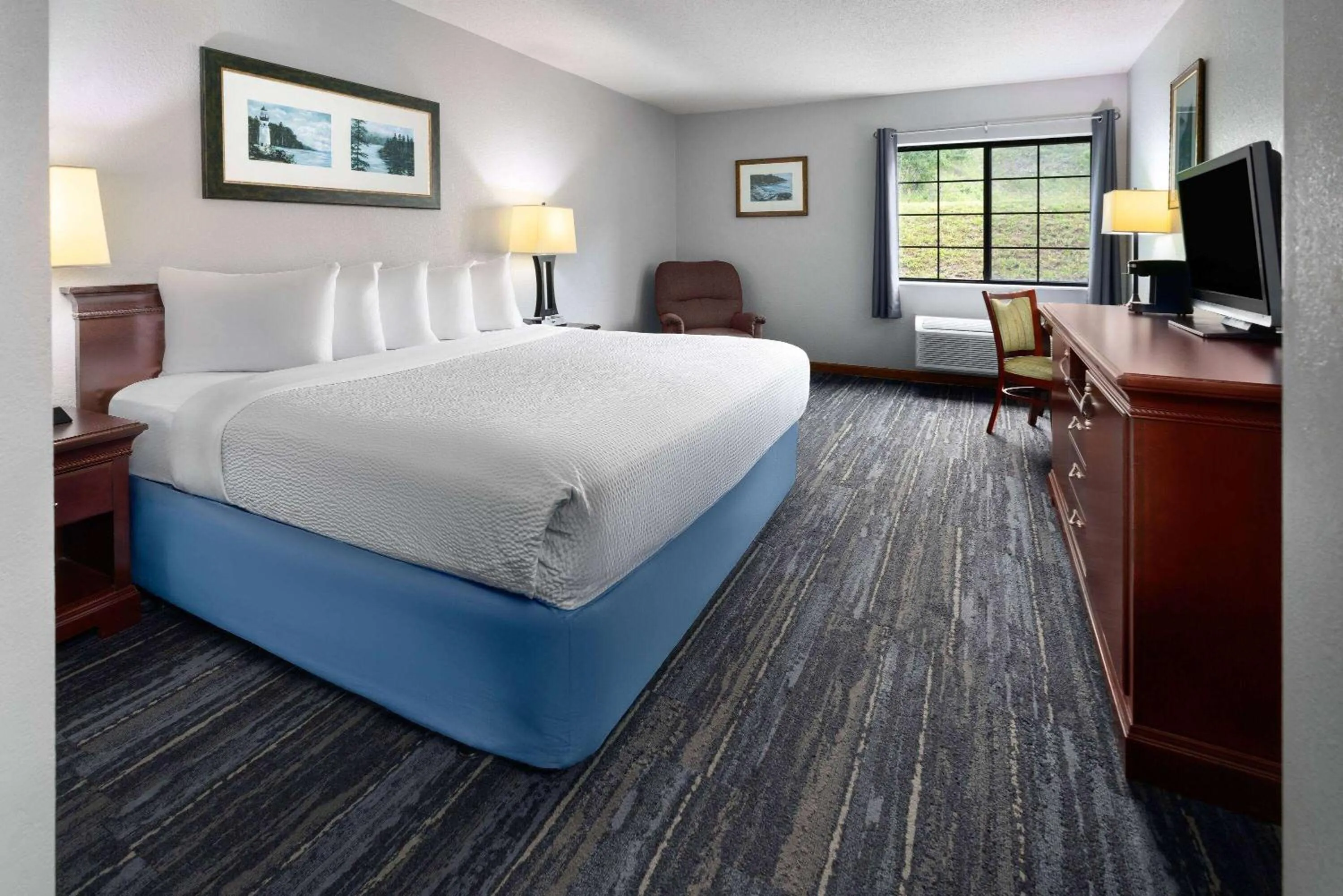 Photo of the whole room, Bed in Days Inn by Wyndham Iron Mountain