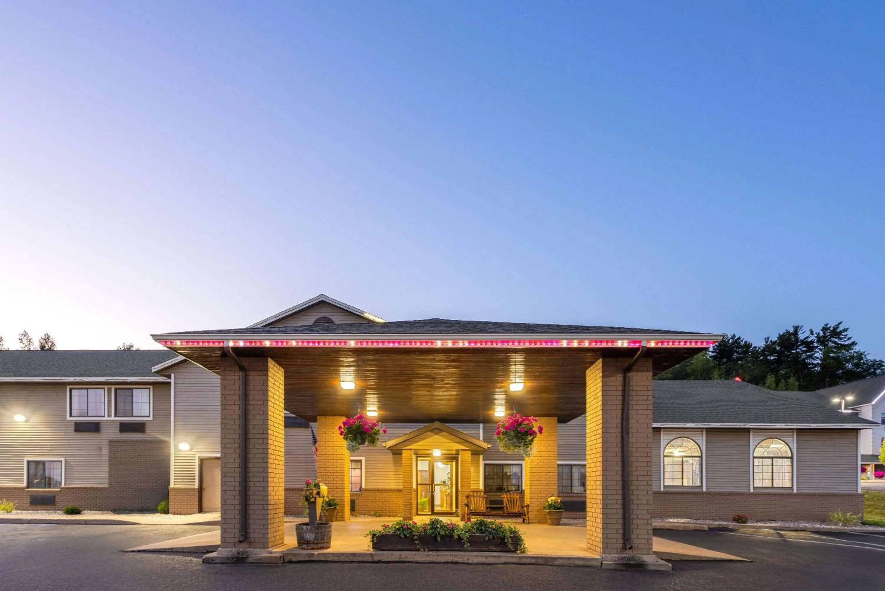 Property building in Days Inn by Wyndham Iron Mountain