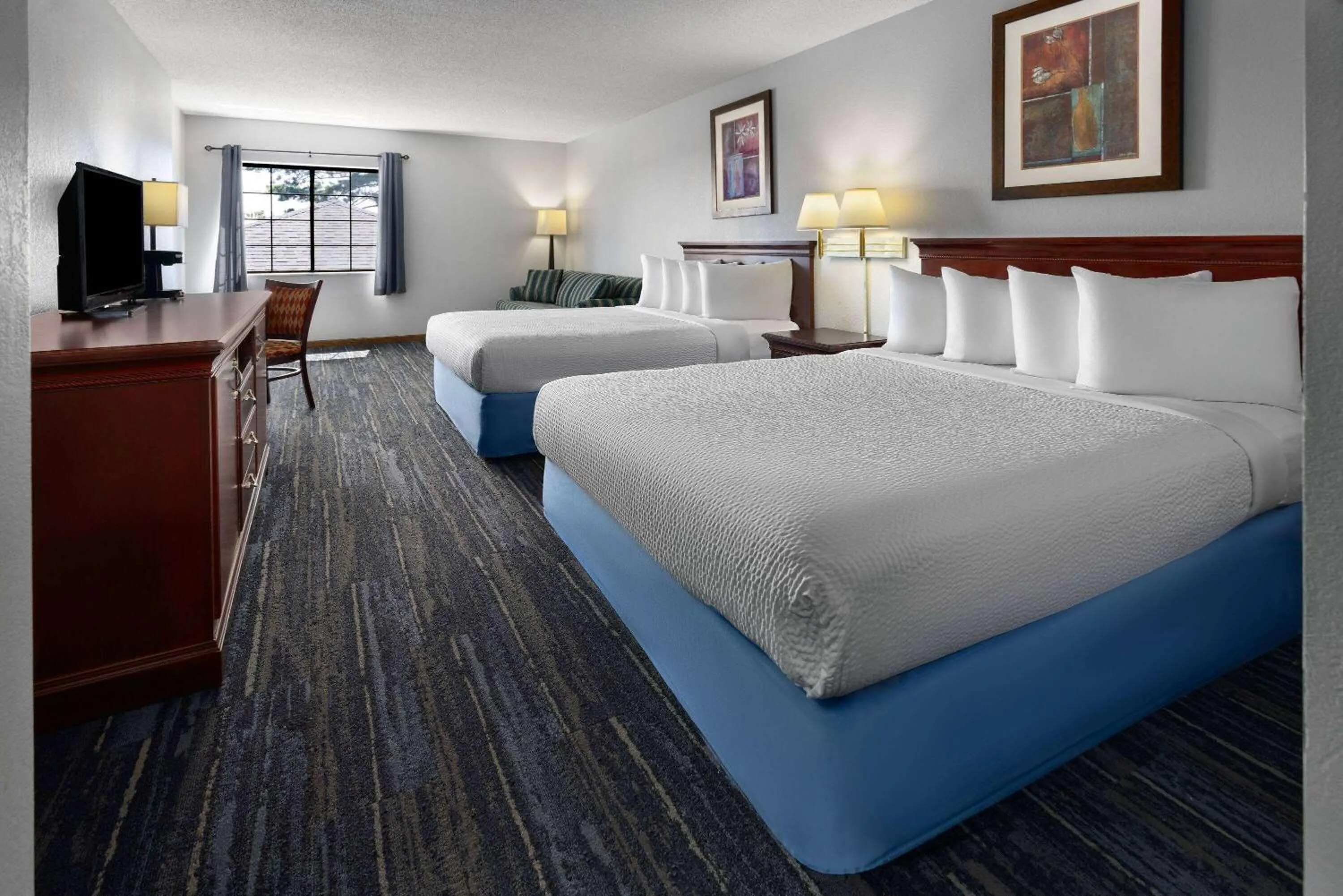 Photo of the whole room, Bed in Days Inn by Wyndham Iron Mountain
