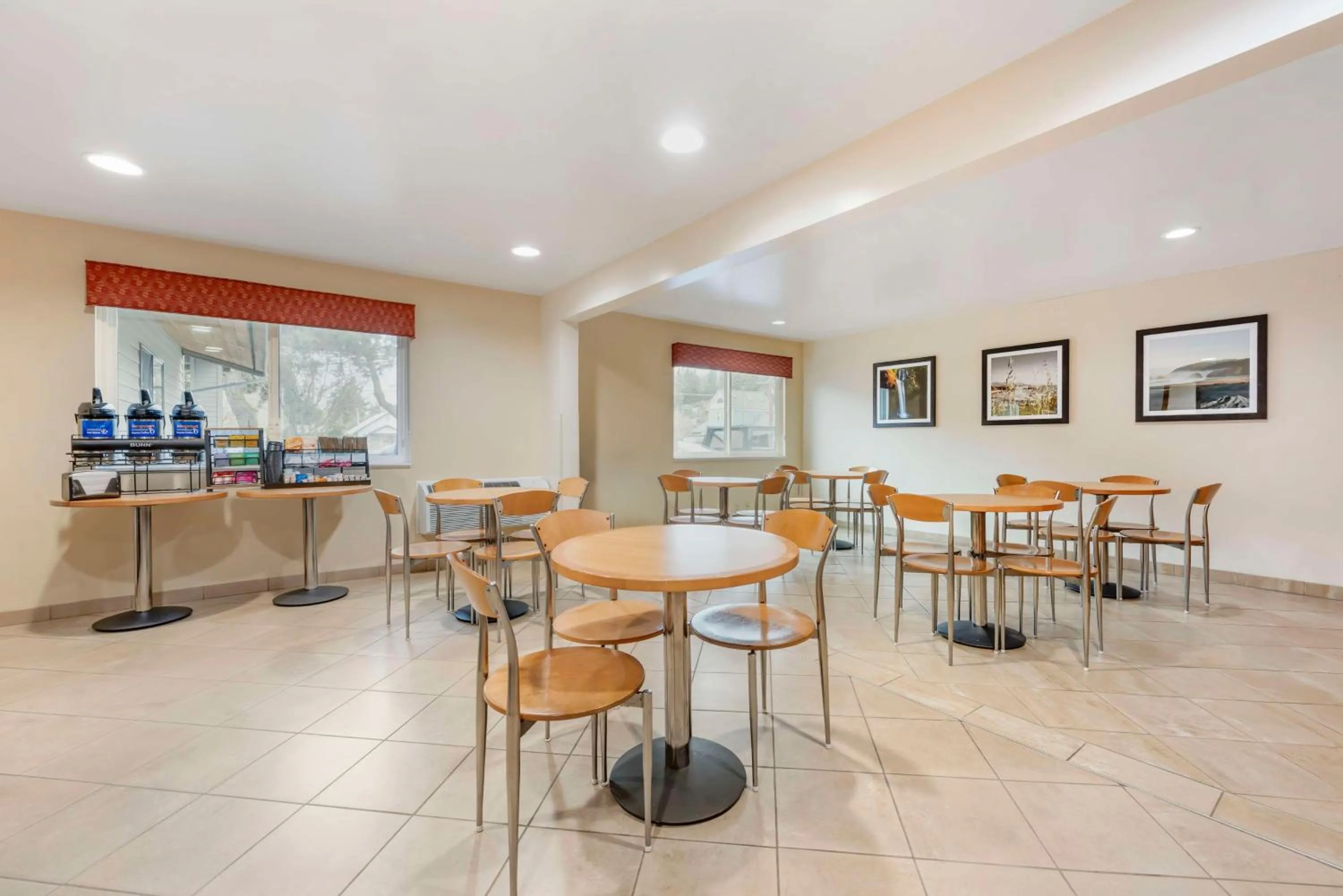 Breakfast in Best Western Aladdin Inn