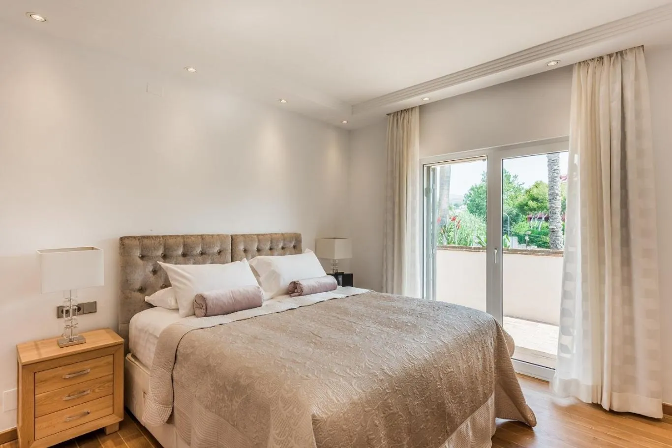 Bed in The Residence by the Beach House Marbella