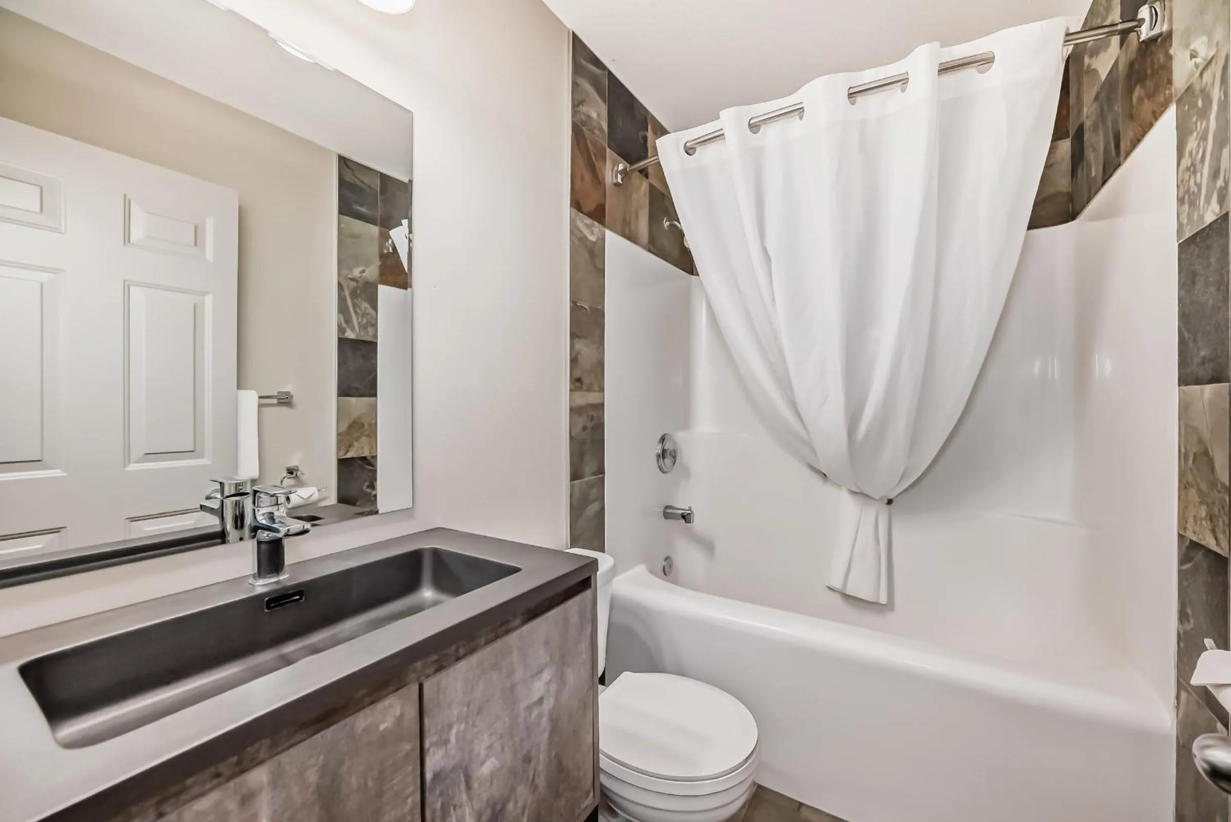 Bathroom in Canmore Rocky Mountain Inn