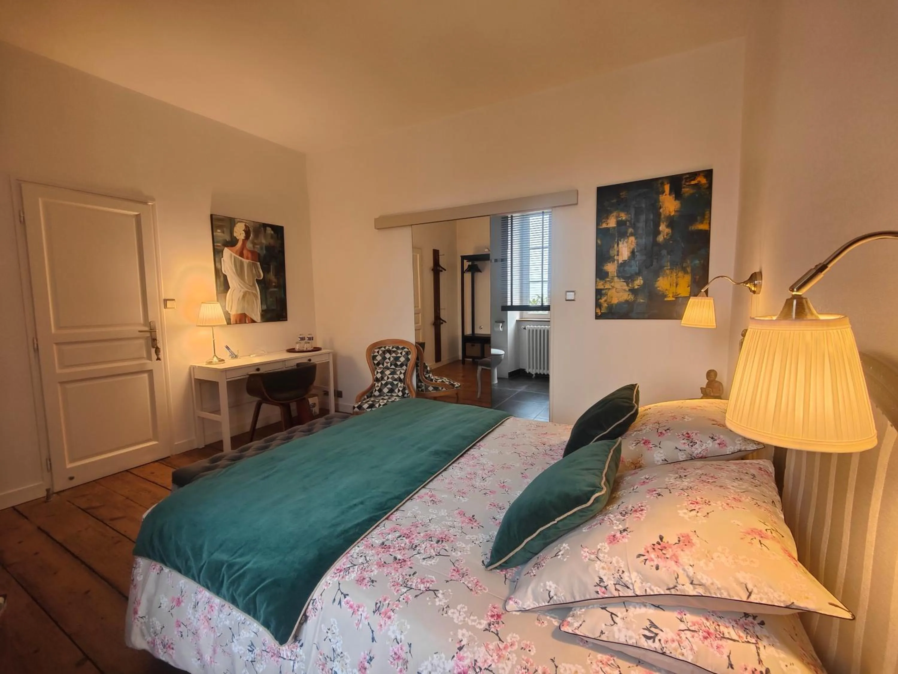 Photo of the whole room, Bed in Le Vieux Couvent & SPA