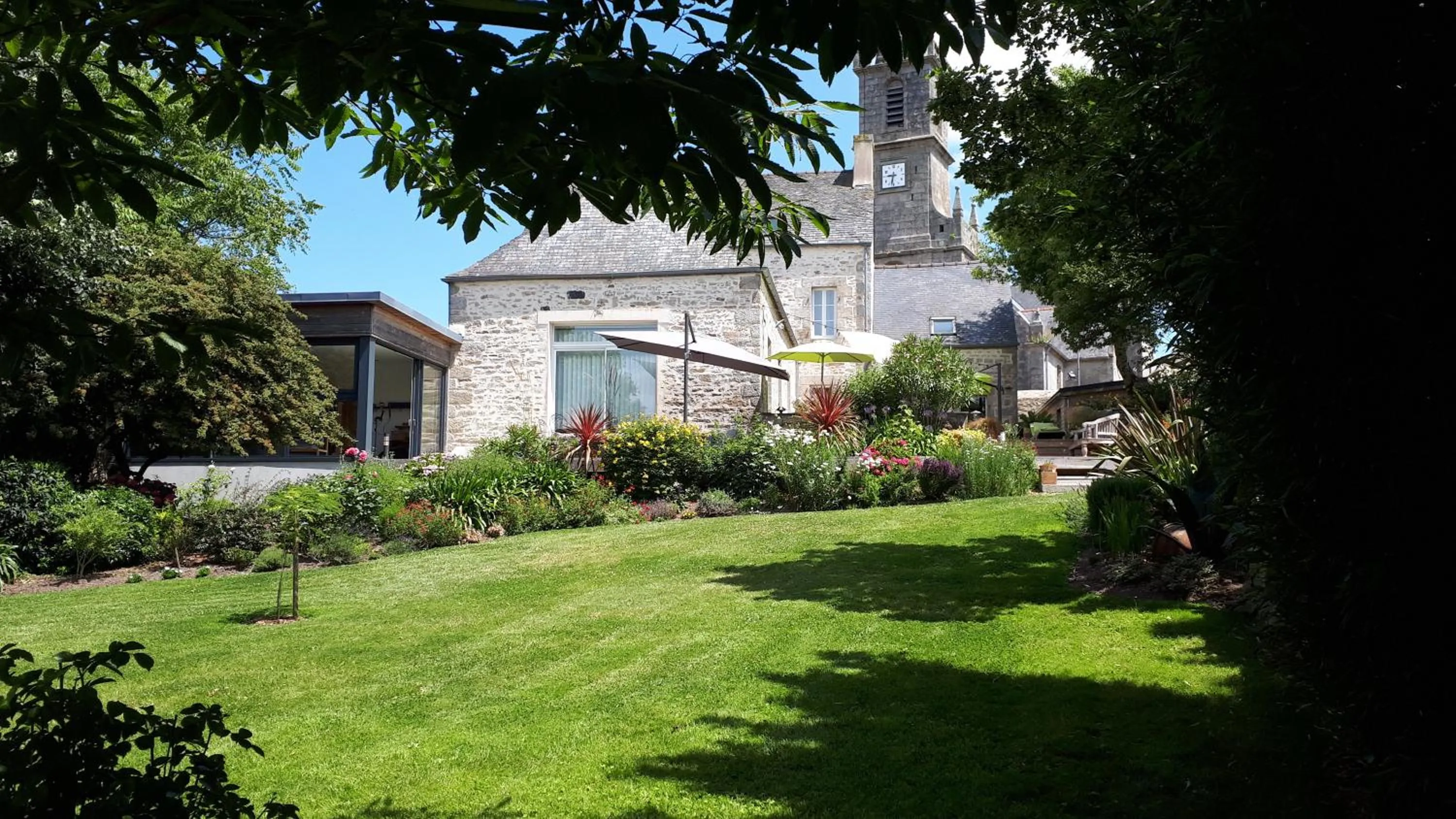 Garden in Le Vieux Couvent & SPA
