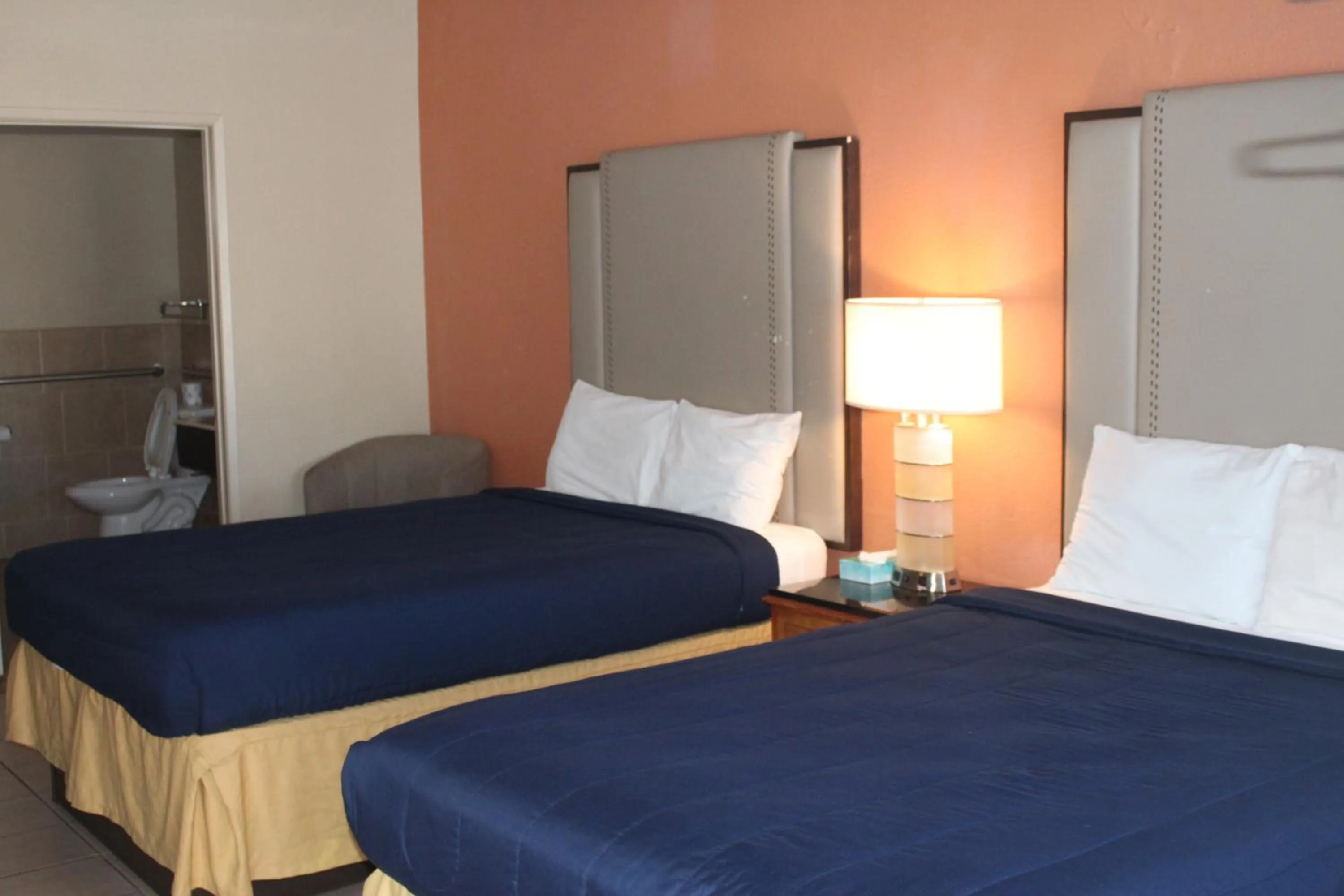 Bedroom, Bed in Travelodge by Wyndham Blythe