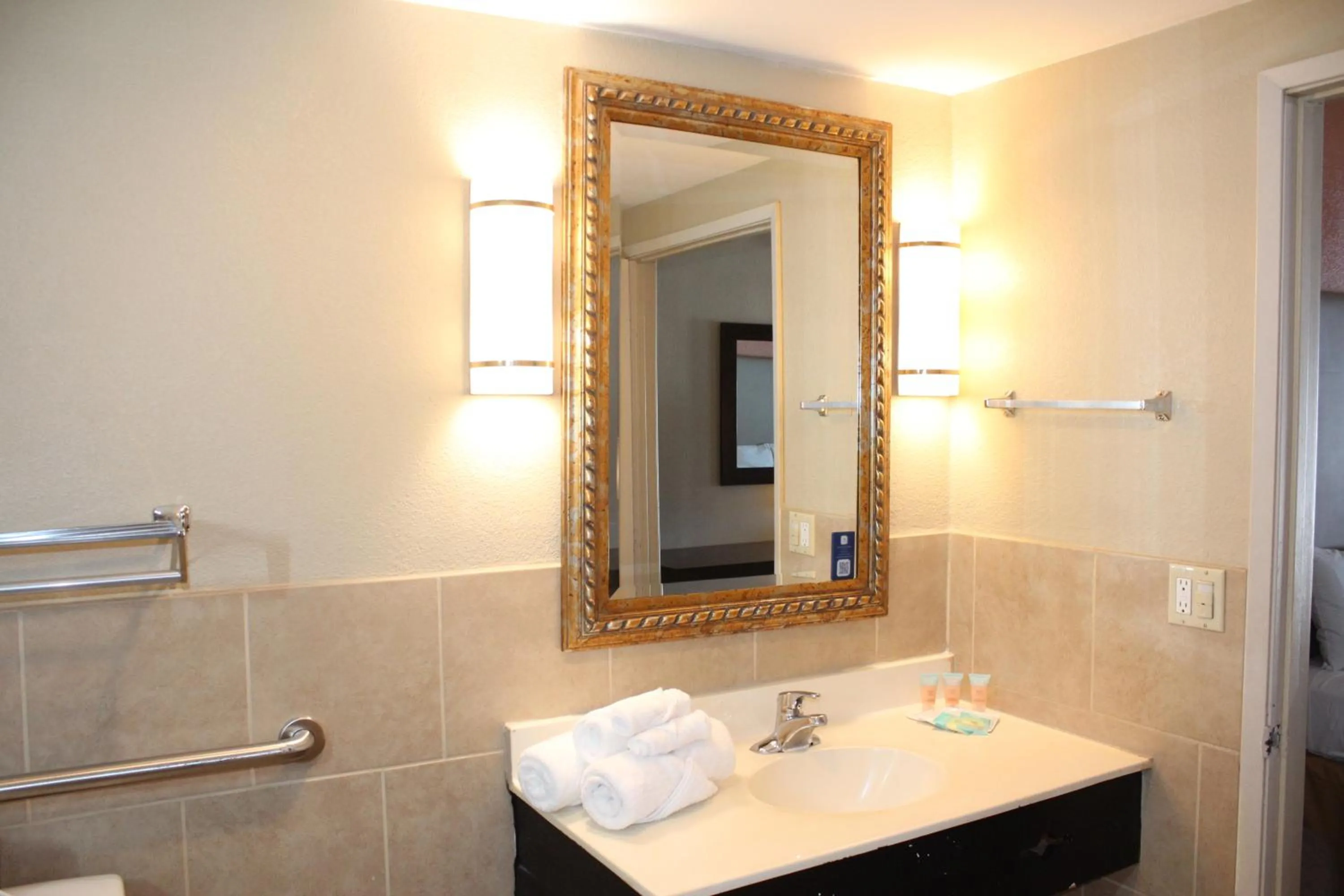 Bathroom in Travelodge by Wyndham Blythe