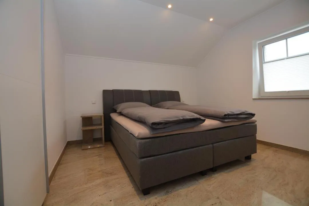 Property building, Bed in Ferienhaus Merzijana
