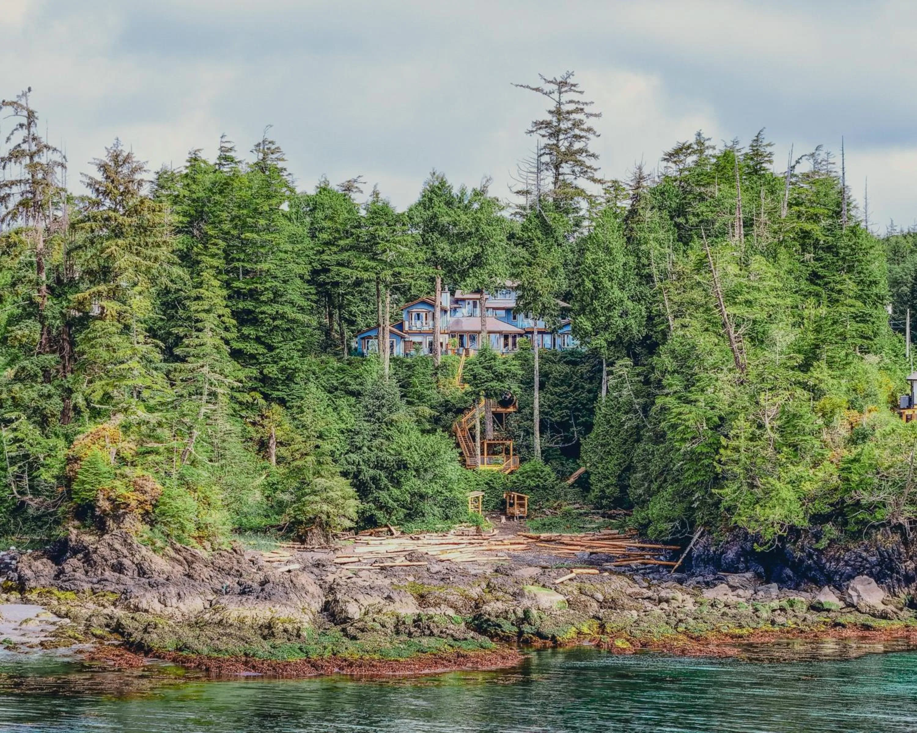 Property building in Snug Harbour Inn