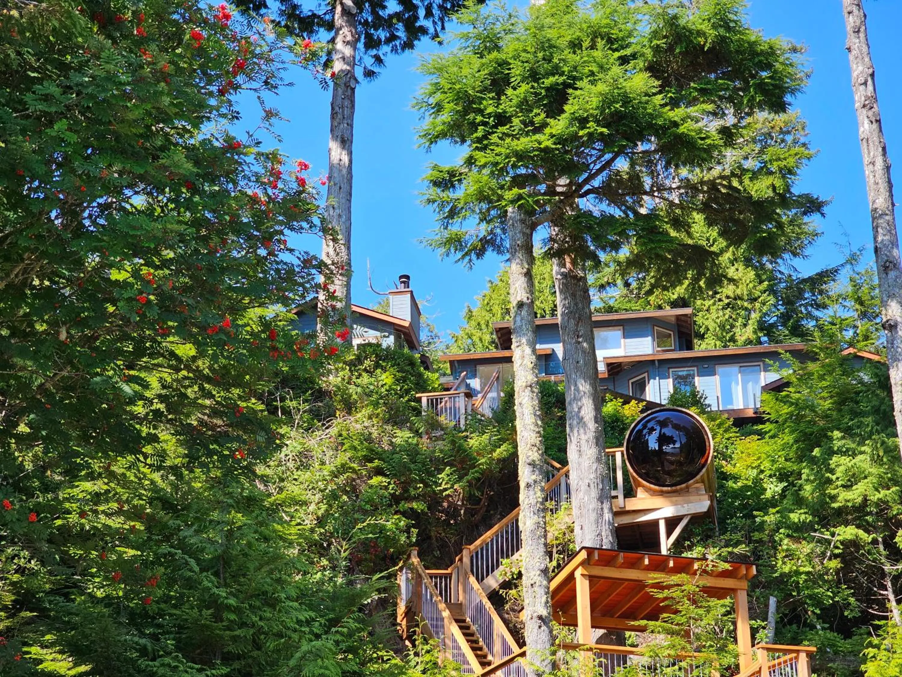 Property building in Snug Harbour Inn