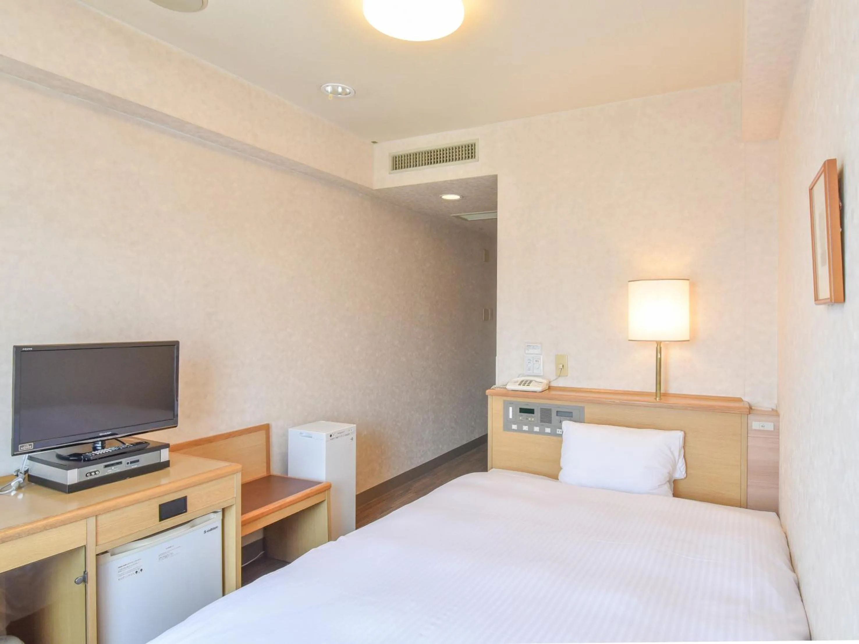 Bed in Yokkaichi City Hotel Annex