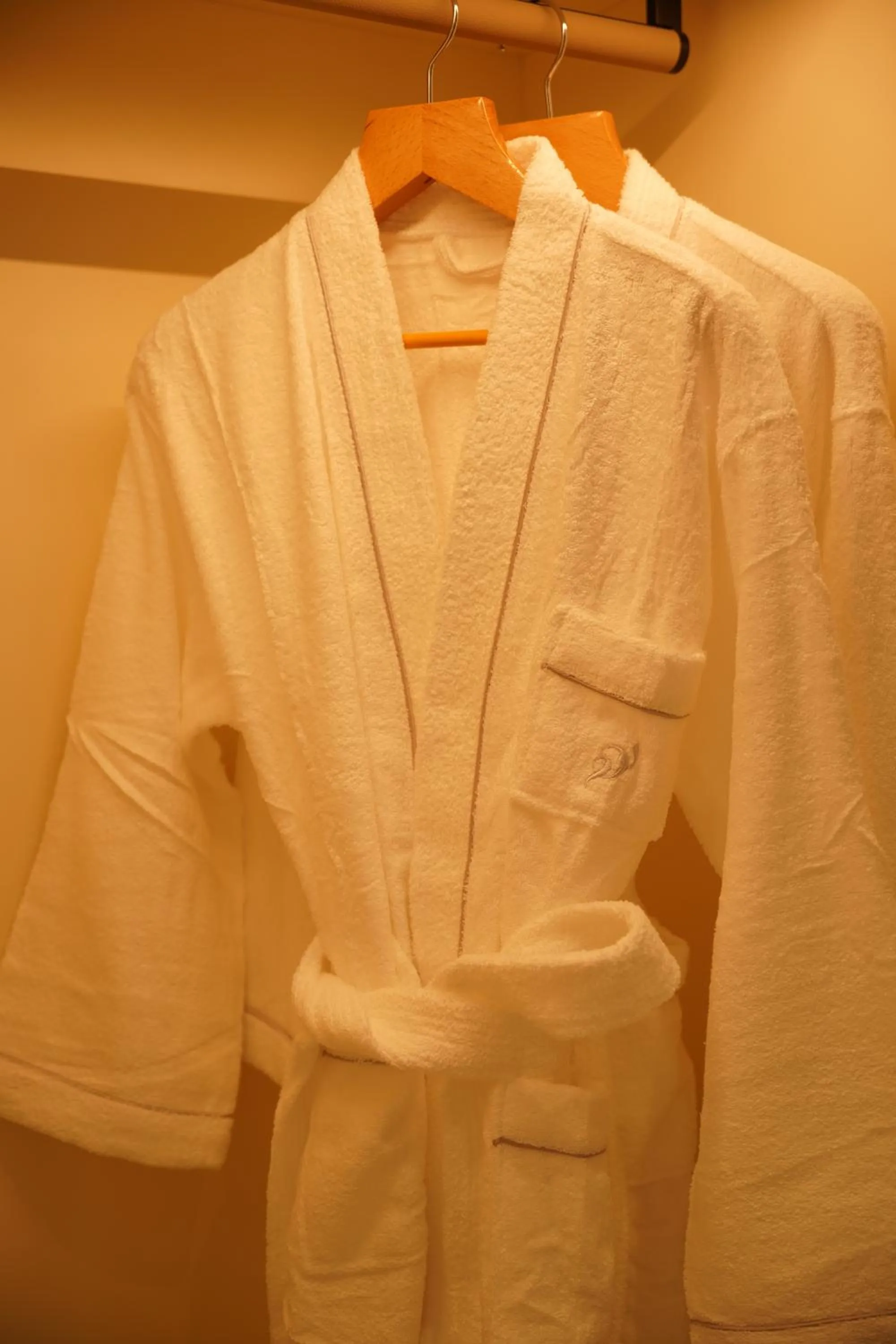 wardrobe in Yuehua Hotel Xiamen Seaside Hotel