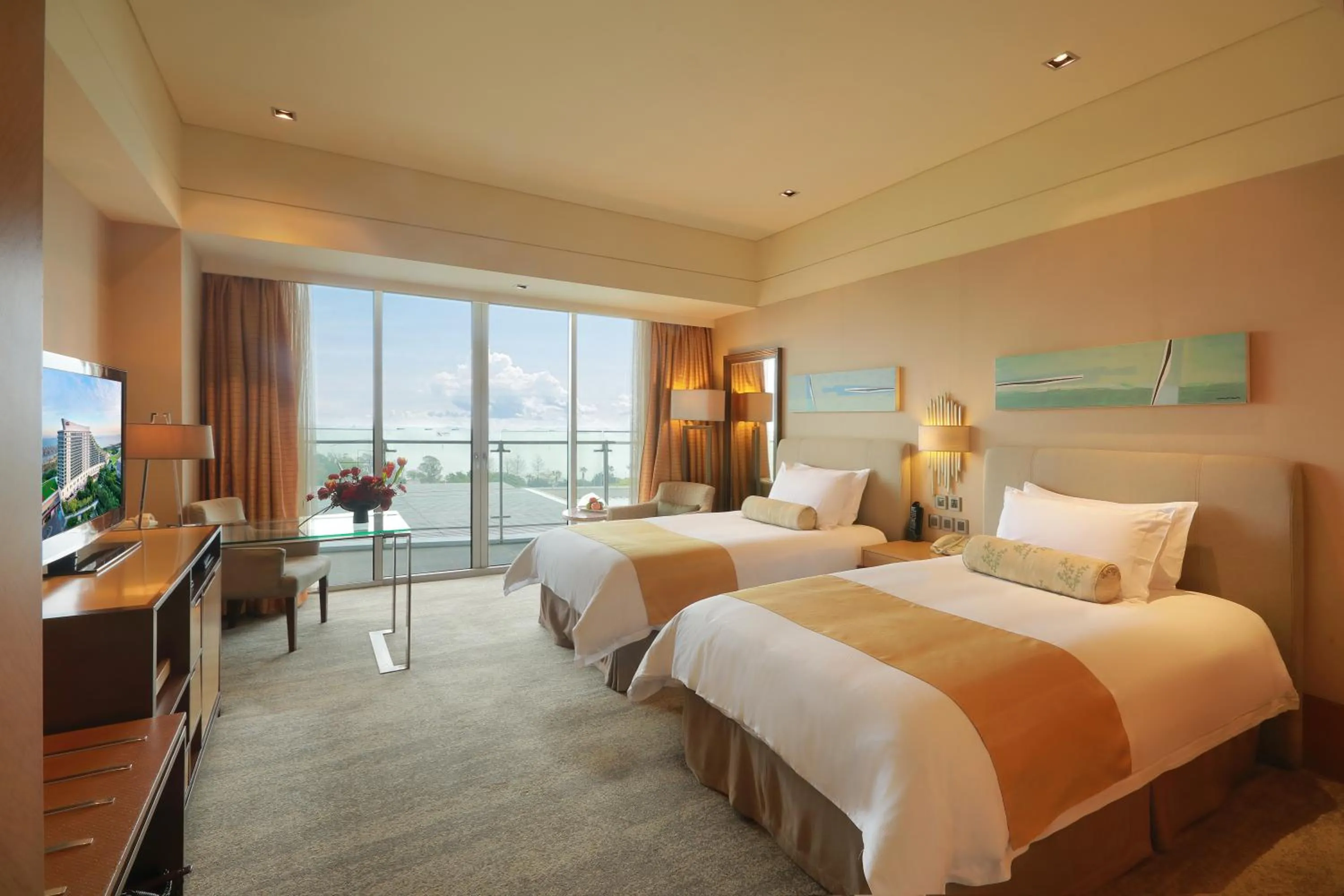 Sea view, Bed in Xiamen International Conference Center Hotel Prime Seaview Hotel