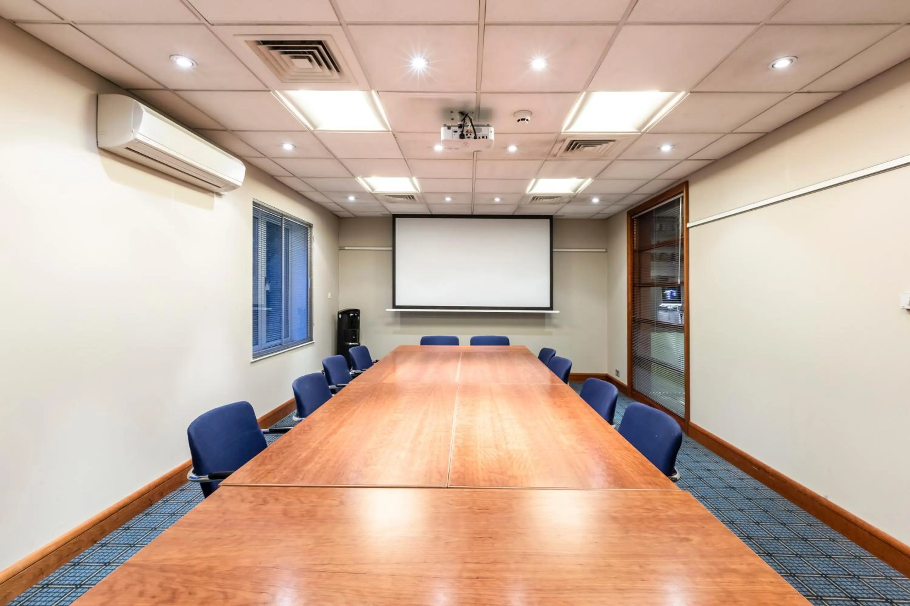 Meeting/conference room in Holiday Inn Oxford by IHG