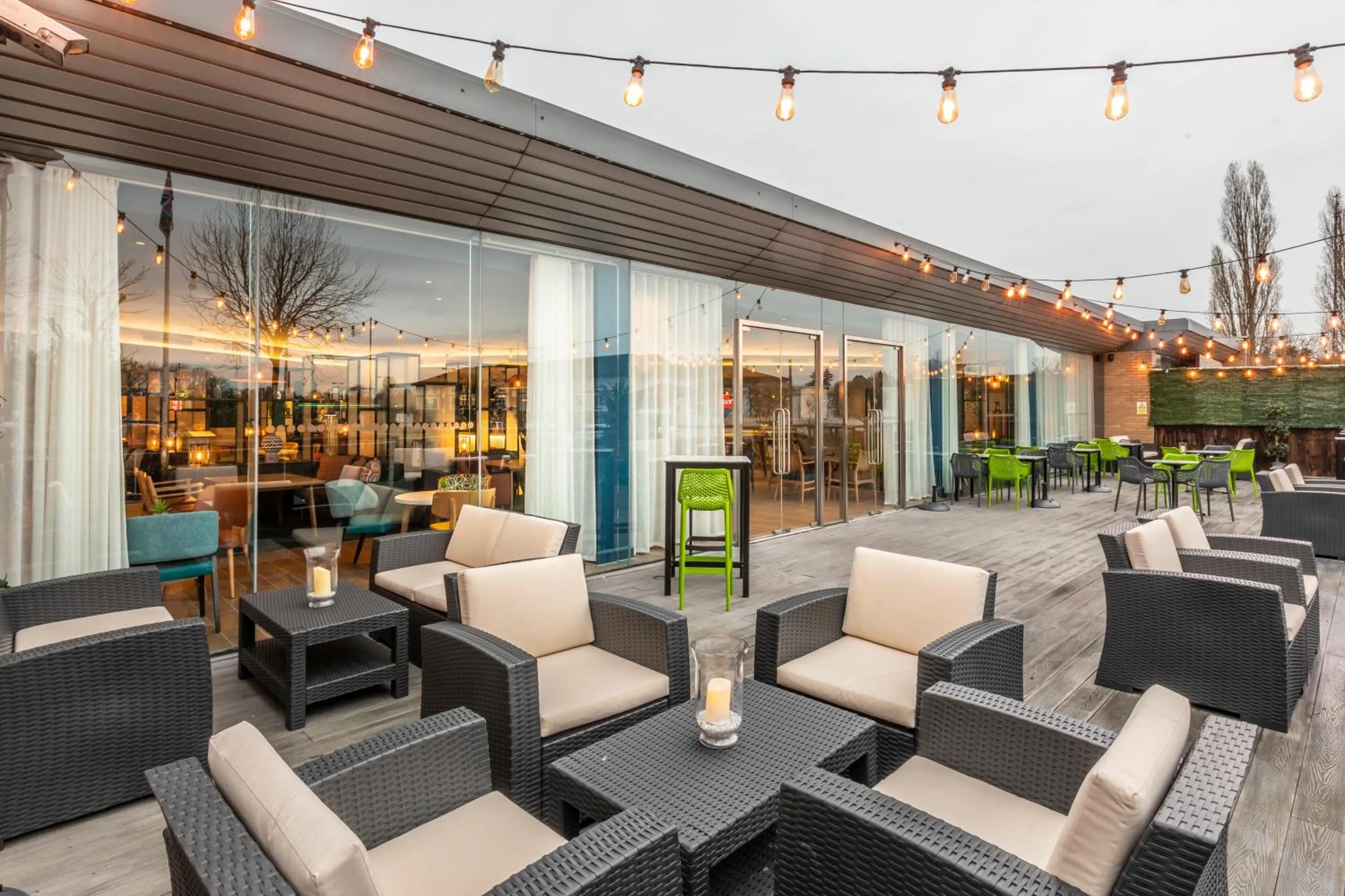 Patio in Holiday Inn Oxford by IHG
