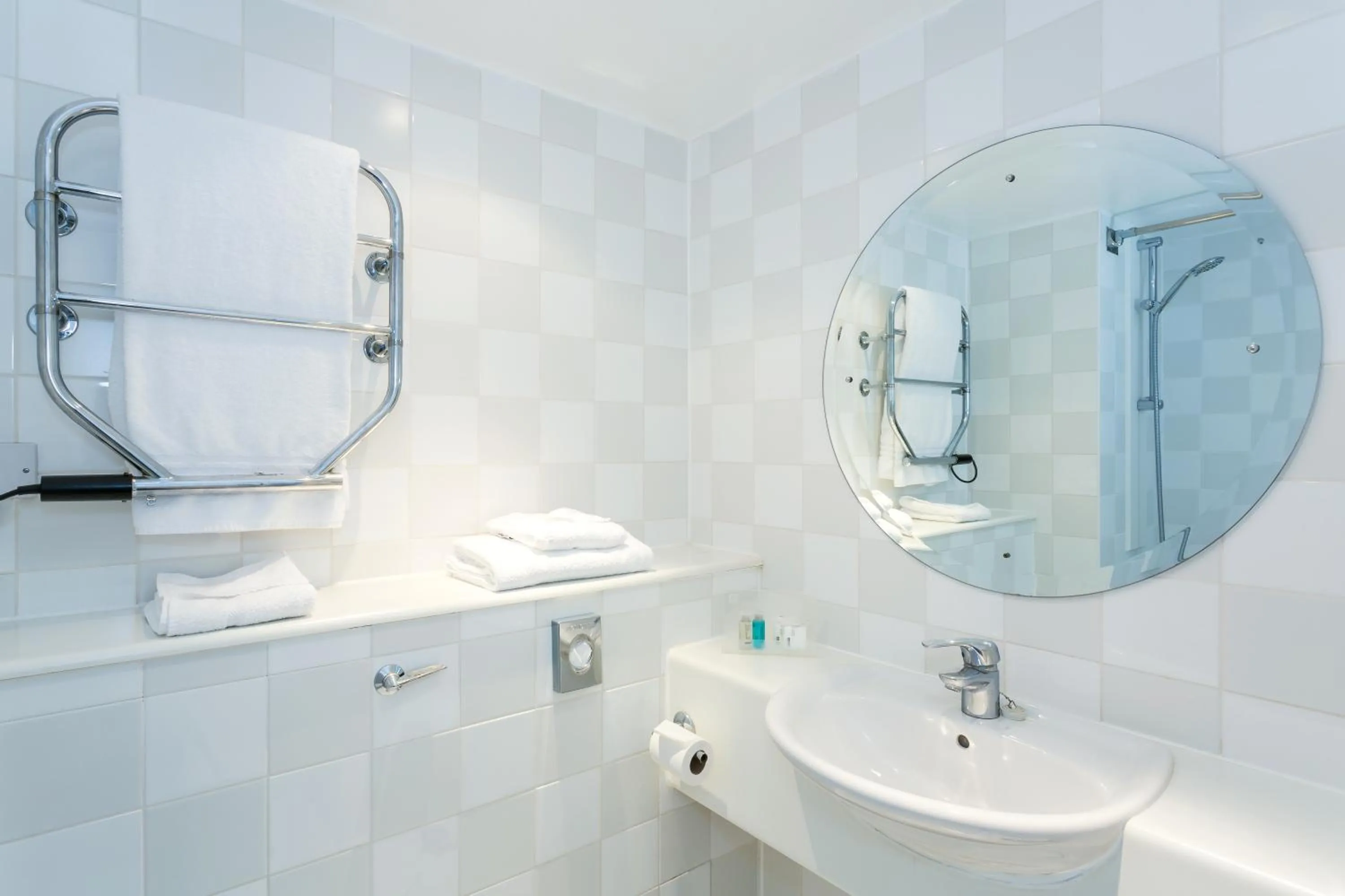 Bathroom in Holiday Inn Oxford by IHG