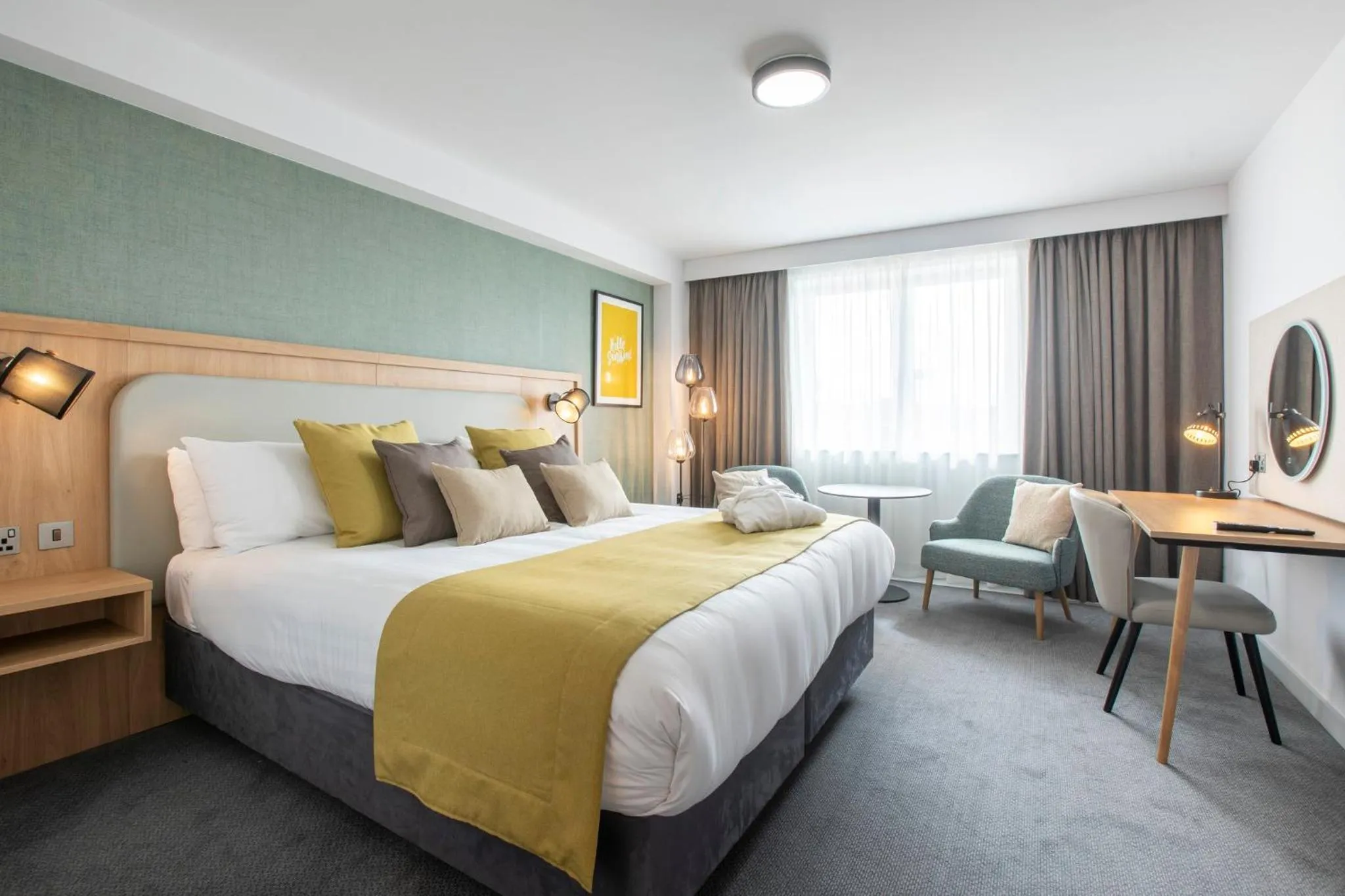 Photo of the whole room, Bed in Holiday Inn Oxford by IHG