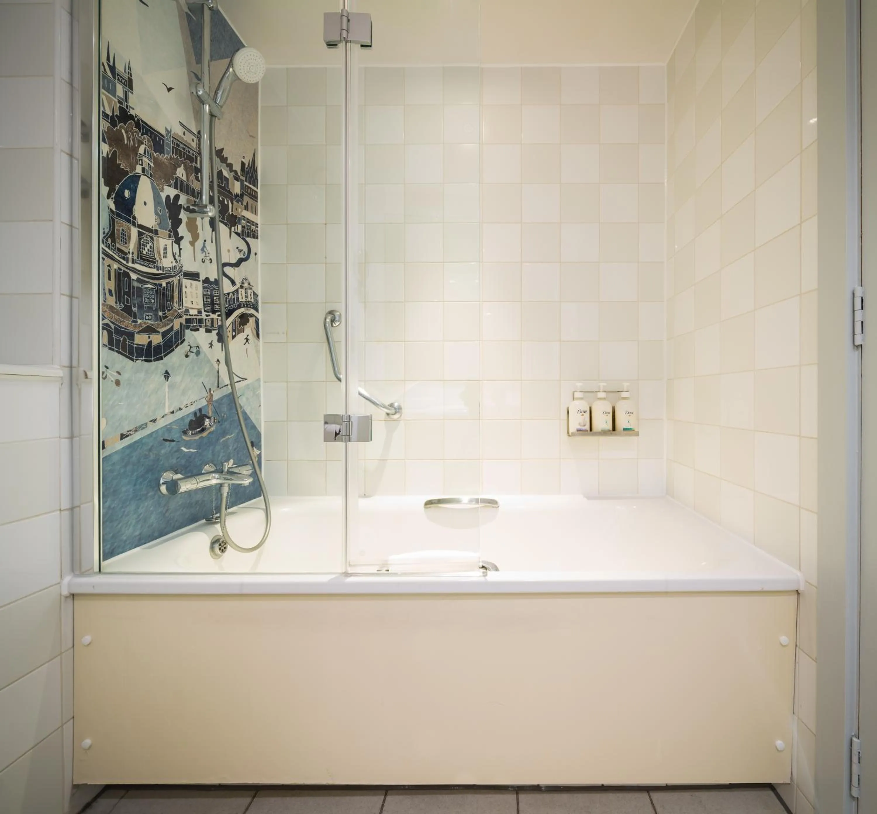 Bathroom in Holiday Inn Oxford by IHG