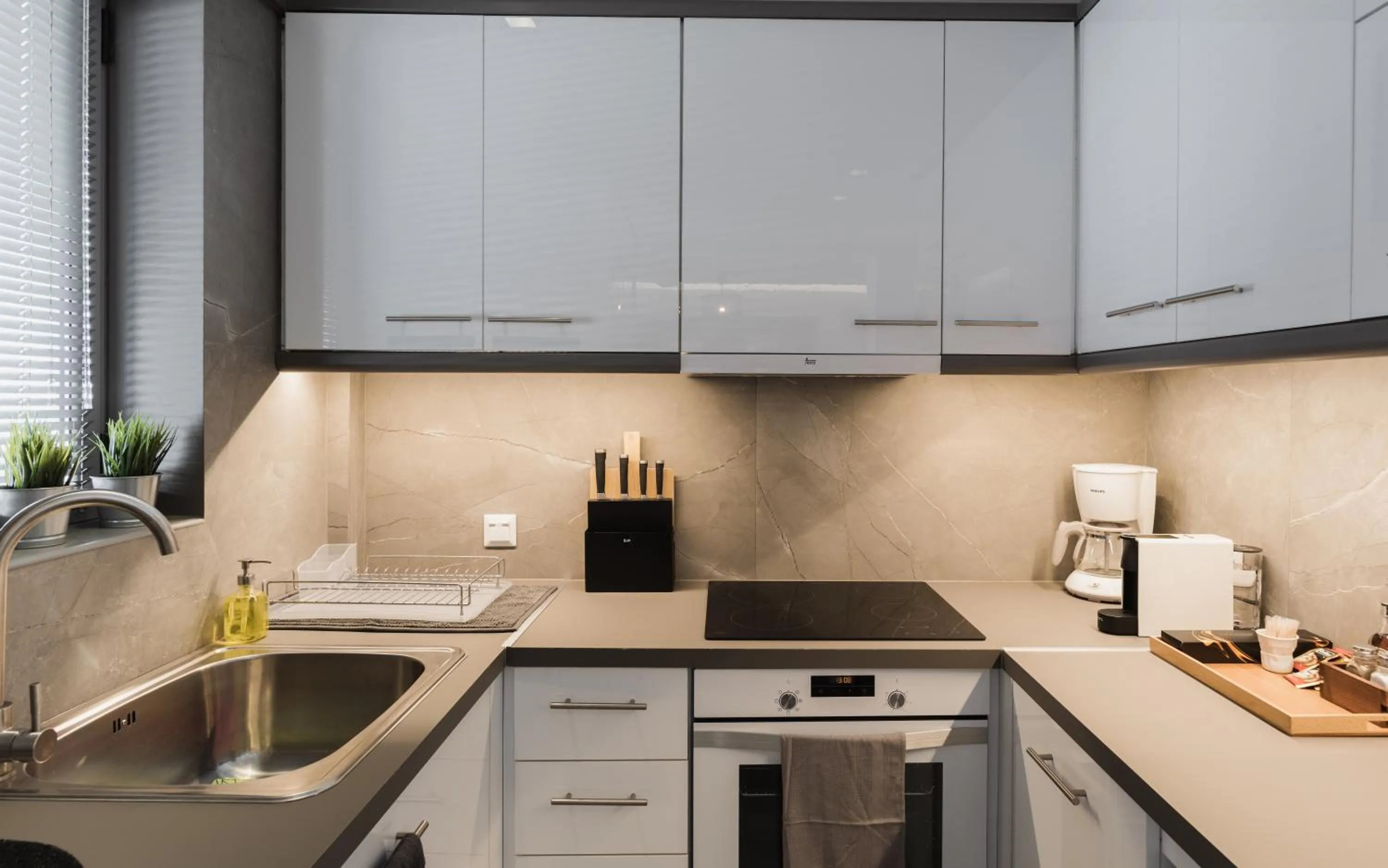 Coffee/tea facilities in Acropolis Luxury Living