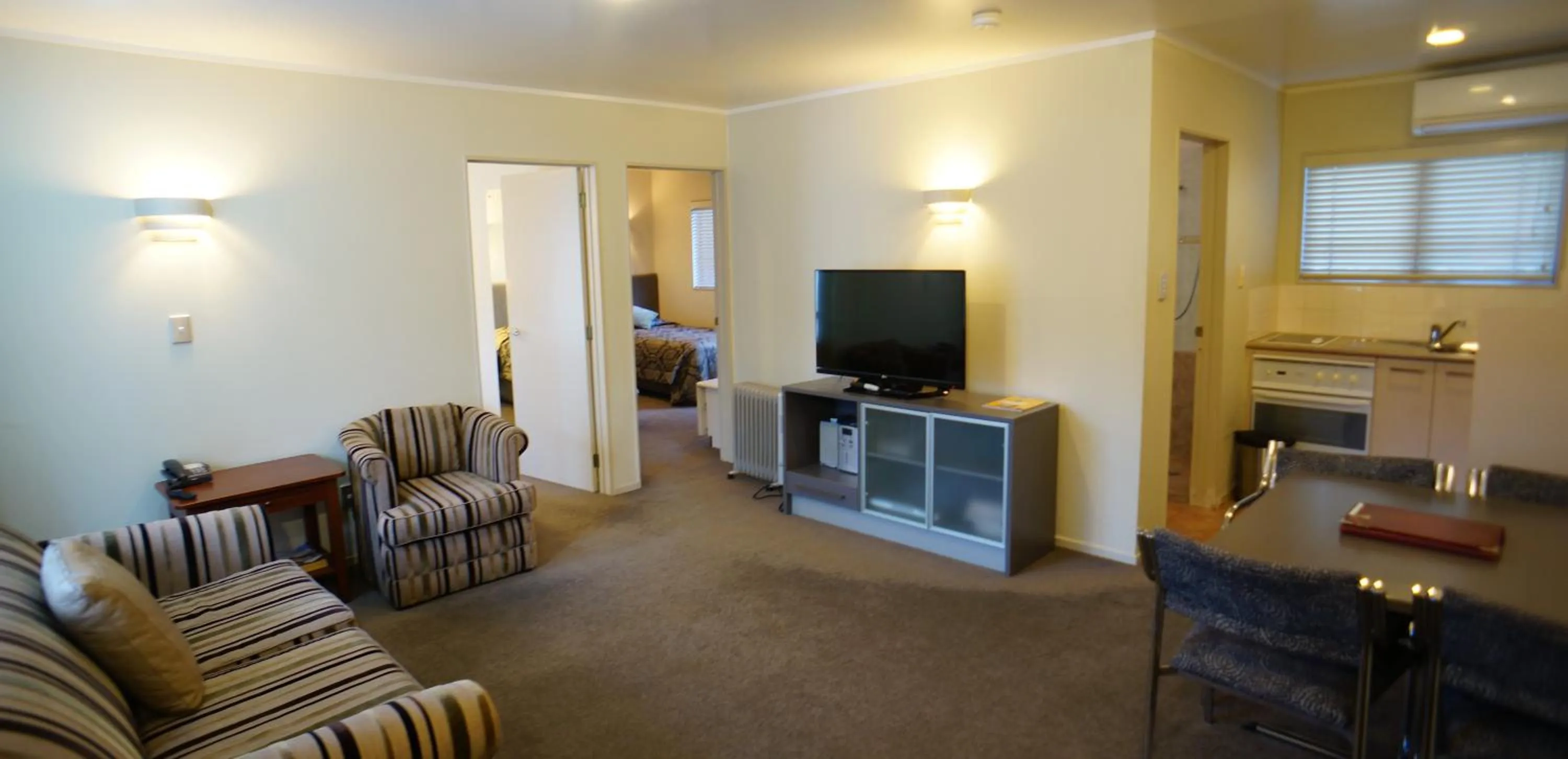 Living room in Cornwall Park Motor Inn