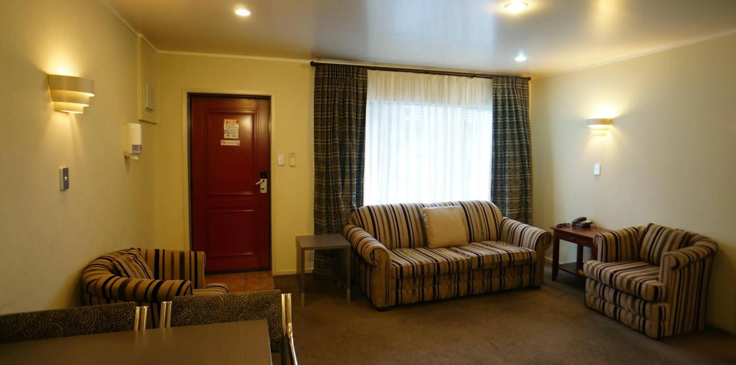 Living room in Cornwall Park Motor Inn