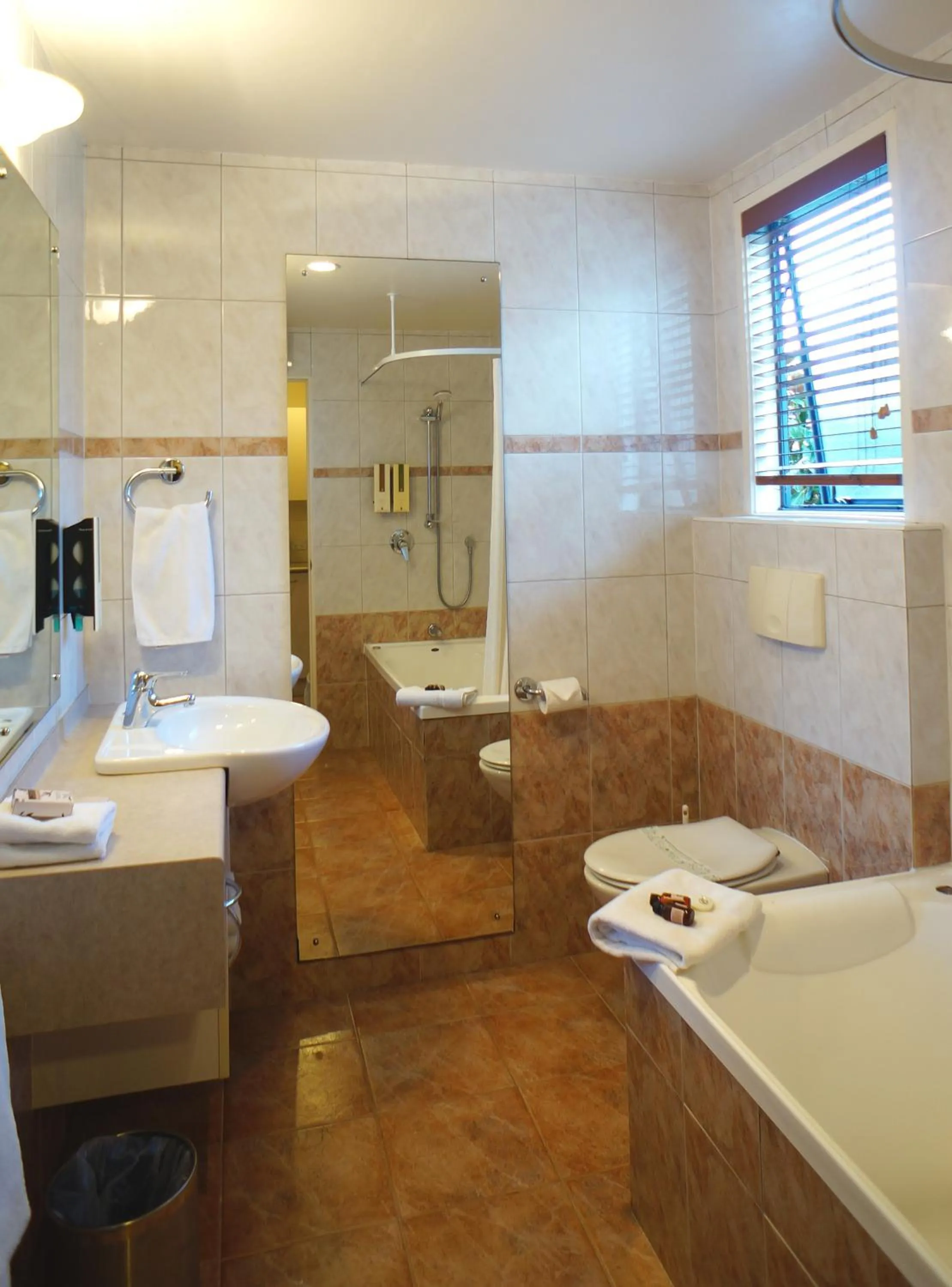 Cornwall Park Motor Inn